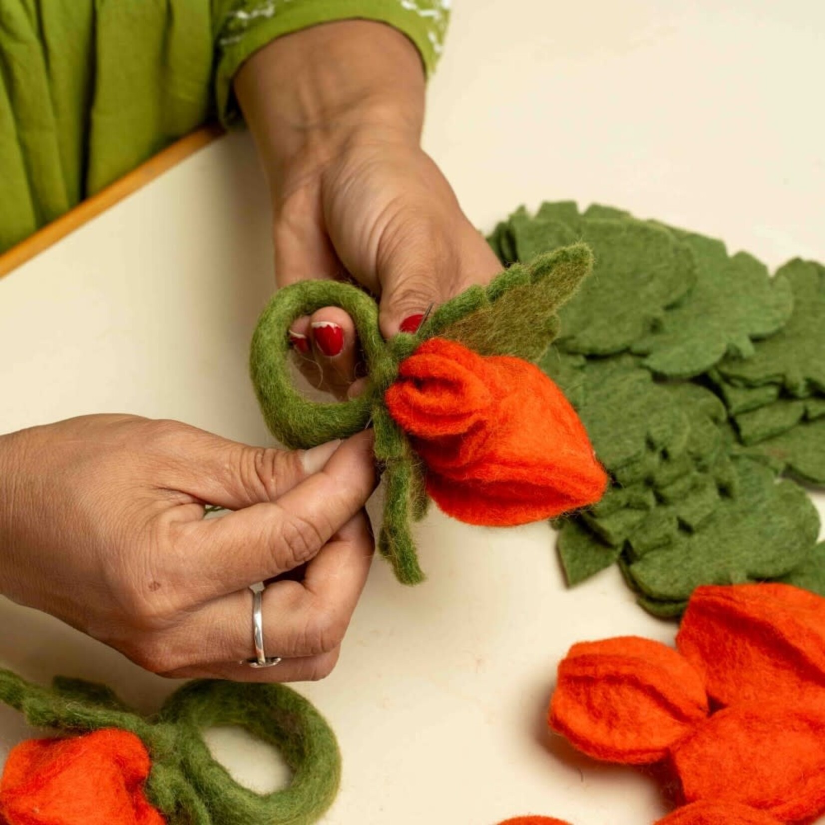 Fairmade Fairtrade voor Sjaal met Verhaal Sjaal met Verhaal Servet ring Physalis Lampion per stuk vilten servetring