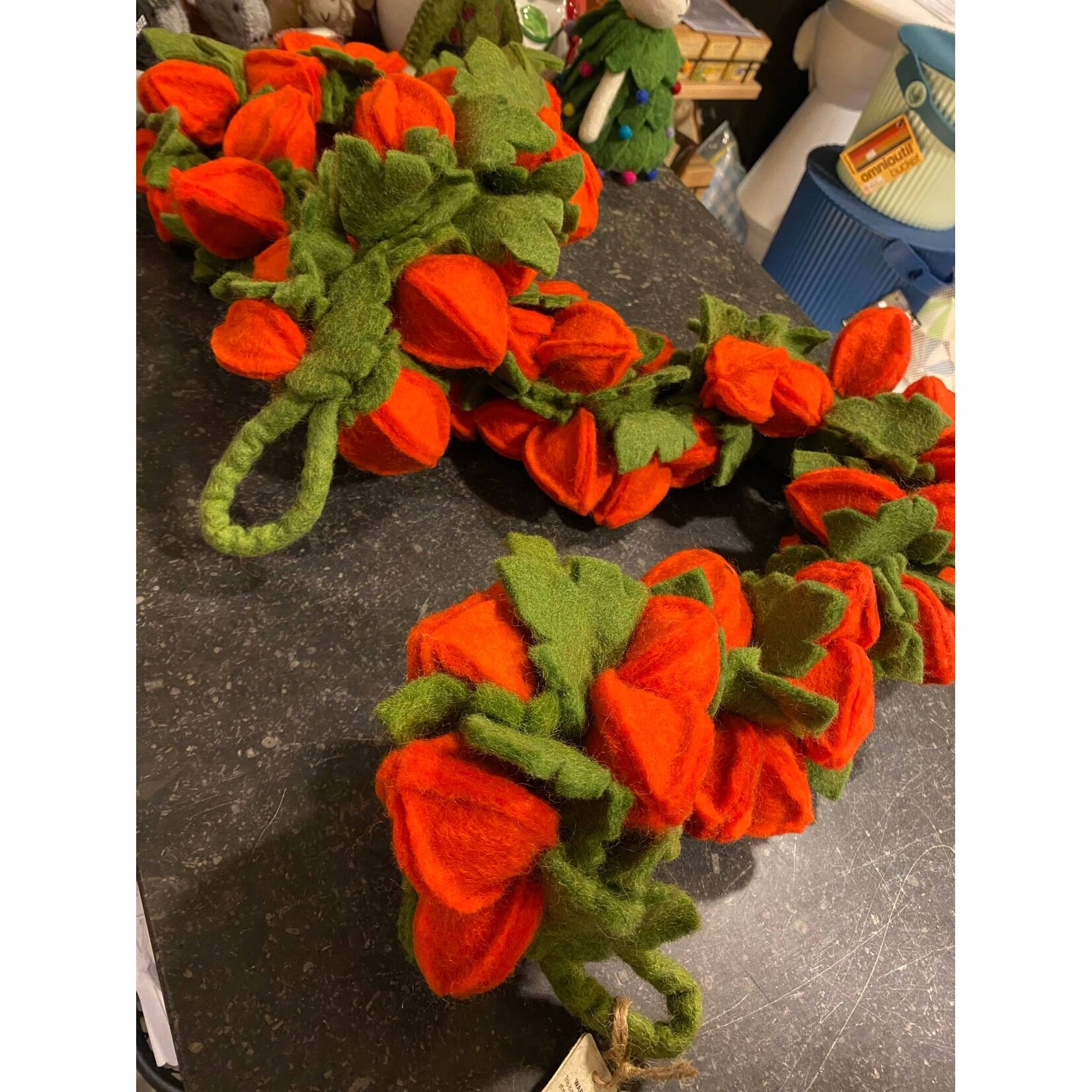 Fairmade Fairtrade voor Sjaal met Verhaal Sjaal met Verhaal 140 cm Vilt Slinger Guirlande Physalis Lampion