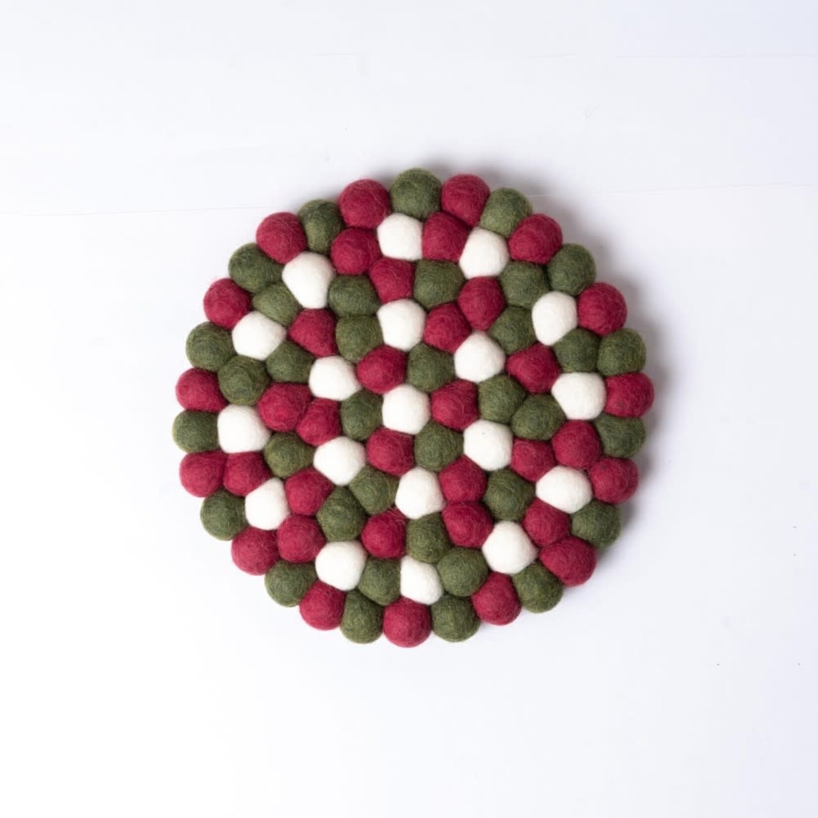 Fairmade Fairtrade voor Sjaal met Verhaal Sjaal met Verhaal 20 cm onderzetter rond viltbolletjes Holly Berry