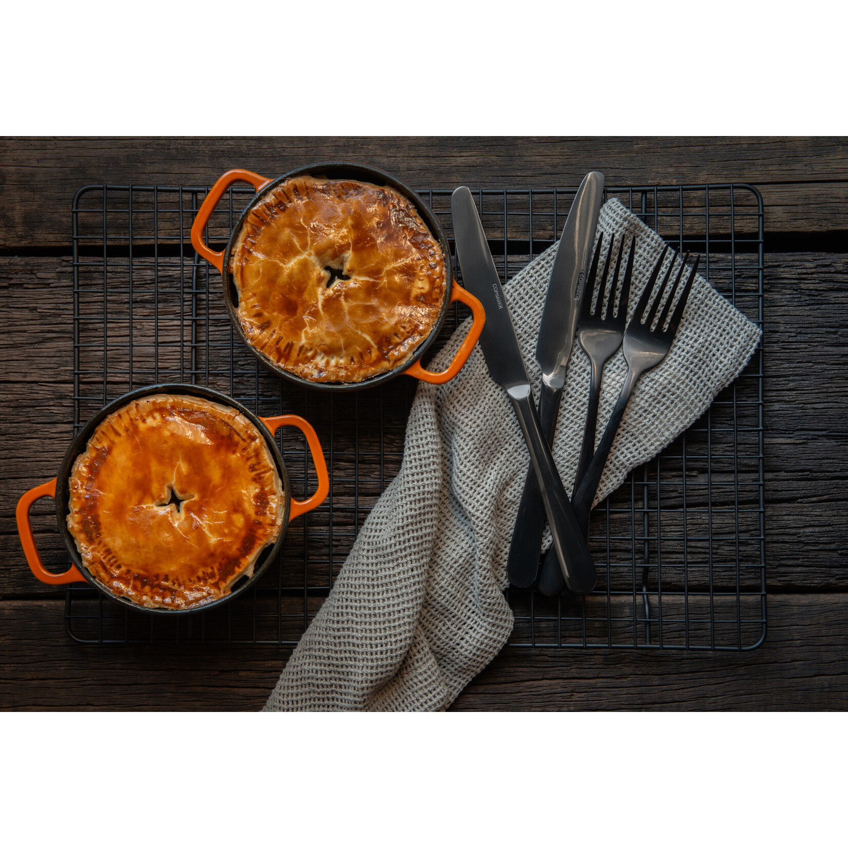 Combekk, Nederlands design  gietijzeren pannen uit gerecycled materiaal. set-4 12 cm mini braadpannetjes rood Combekk 12 cm braadpannen rood set-4 Combekk 1768296bx