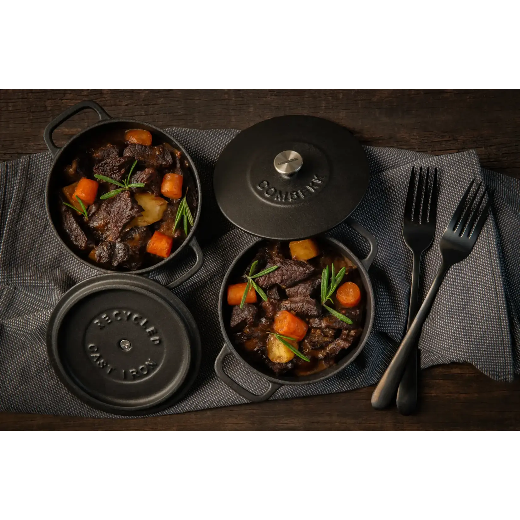 Combekk, Nederlands design  gietijzeren pannen uit gerecycled materiaal. set-4 12 cm mini braadpannetjes rood Combekk 12 cm braadpannen rood set-4 Combekk 1768296bx
