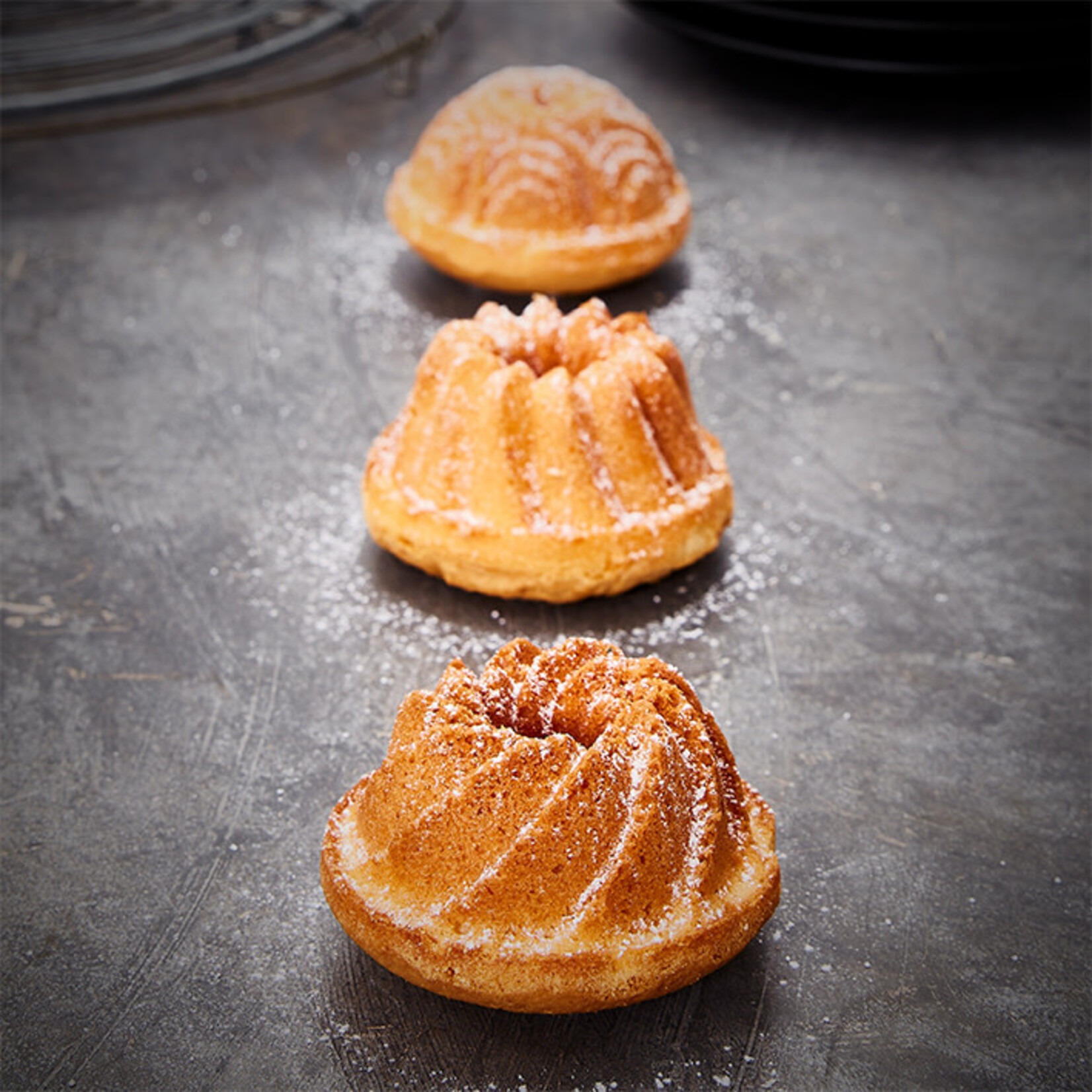 Birkmann 395x285x42 mm Contoura Violet 12vorm  Birkmann Contoura Violet bakvorm B887077