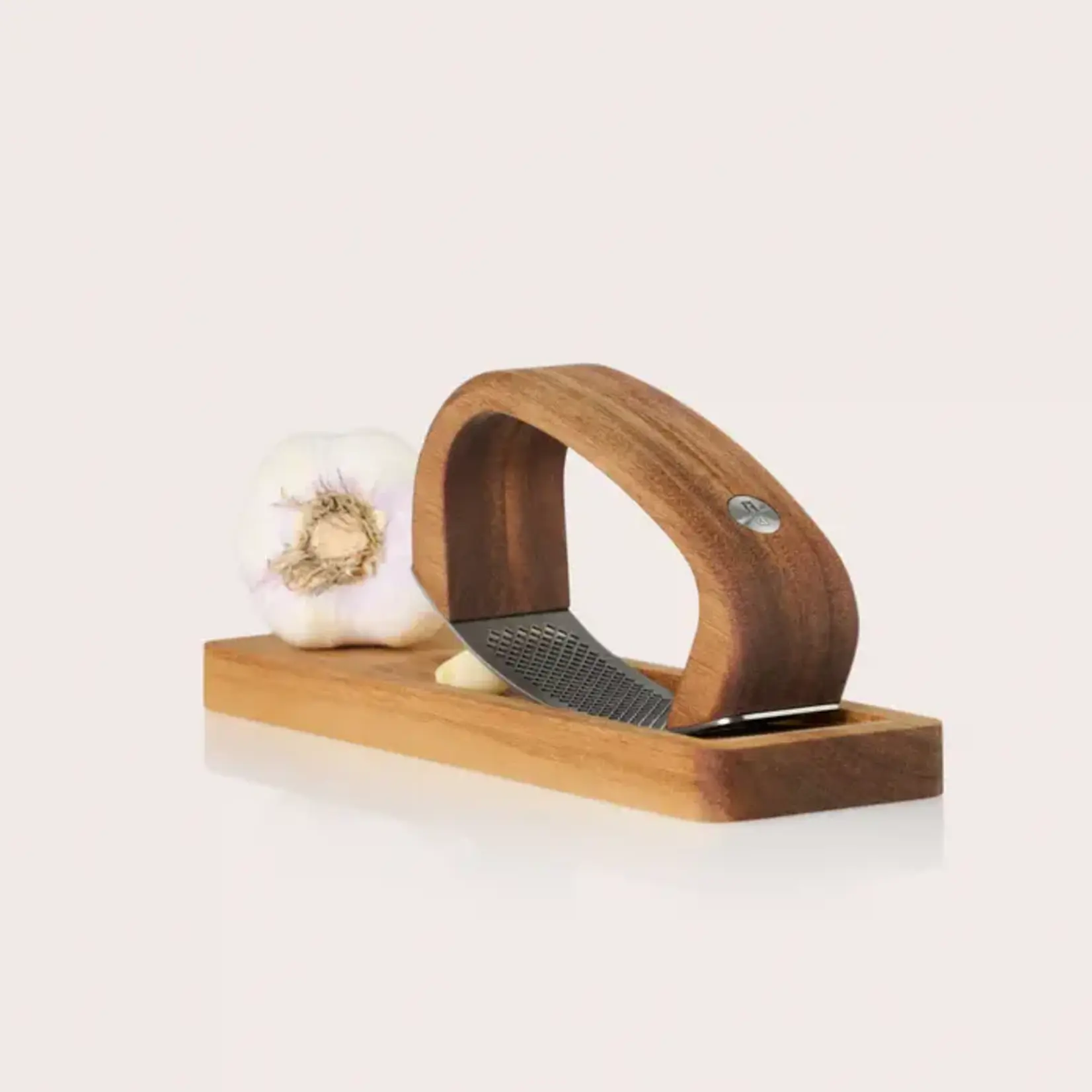 AdHoc Design AdHoc Knoflookpers knoflook pletter met plank AdHoc RoccaAlio met acacia plank Ad Hoc GC01