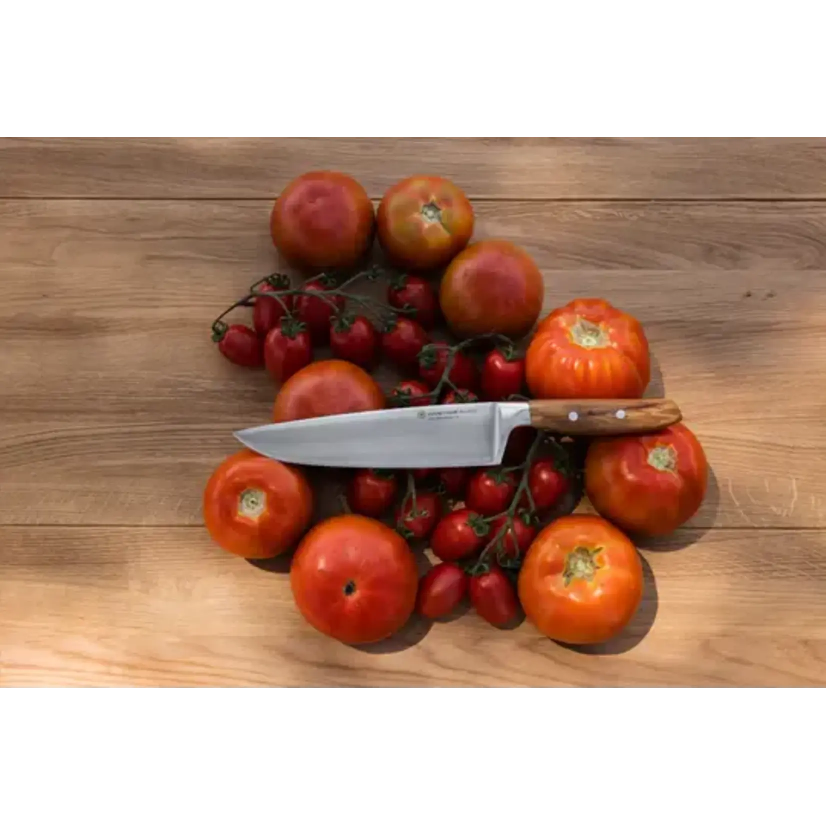 Wüsthof, messen uit Solingen gemaakt onder leiding van de 5e generatie familie Wusthof Geschenkset Wusthof Amici koksmes 20 met een schitterende plank en Amici olijfolie Wusthof 1101360301