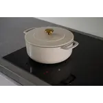 Combekk, Nederlands design  gietijzeren pannen uit gerecycled materiaal. 28 cm Sand gietijzeren braadpan Combekk sous-chef braadpan gietijzer 28 cm zand Combekk 190128sag