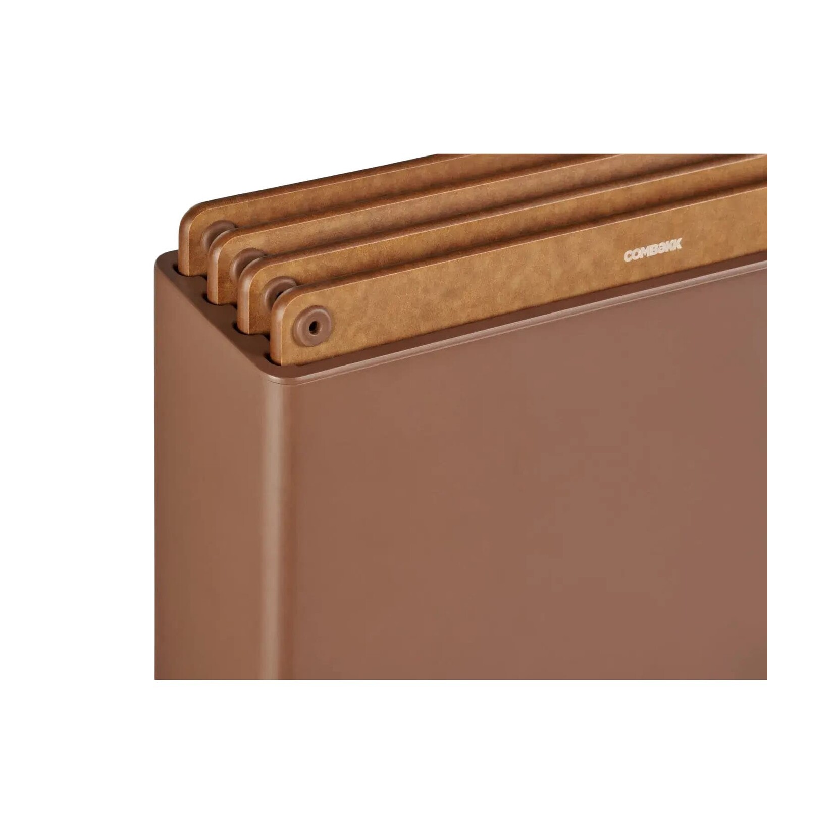 Combekk, Nederlands design  gietijzeren pannen uit gerecycled materiaal. Combekk bruin houder en bruin 4 geperst houten snijplanken met houder Combekk 596402brs