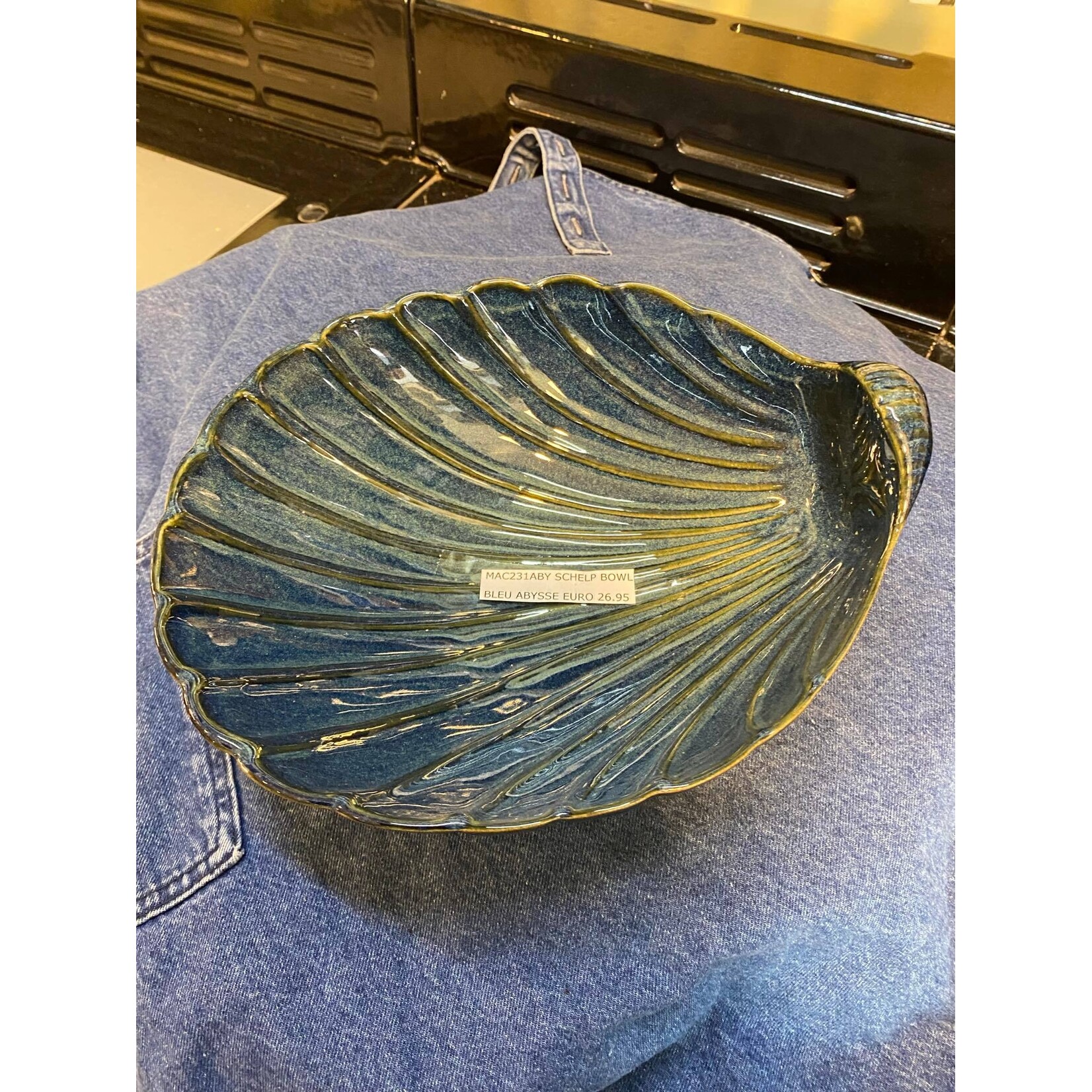 Gresnovo, handgemaakt keihard stoneware uit Portugal Schelp bowl 23x21x8 cm Gresnovo Marea schelp schaal Bleu Abysse mac231aby
