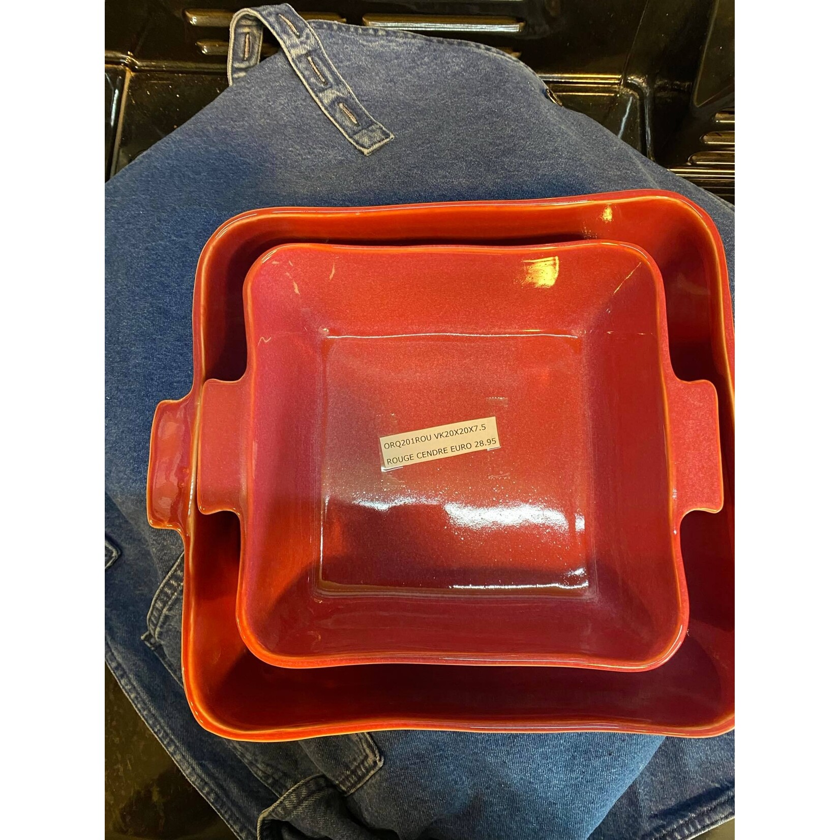 Gresnovo, handgemaakt keihard stoneware uit Portugal Ovenschaal vierkant 25x25x8 cm Gresnovo ovenschaal Rouge Cendré Gresnovo orq251rou