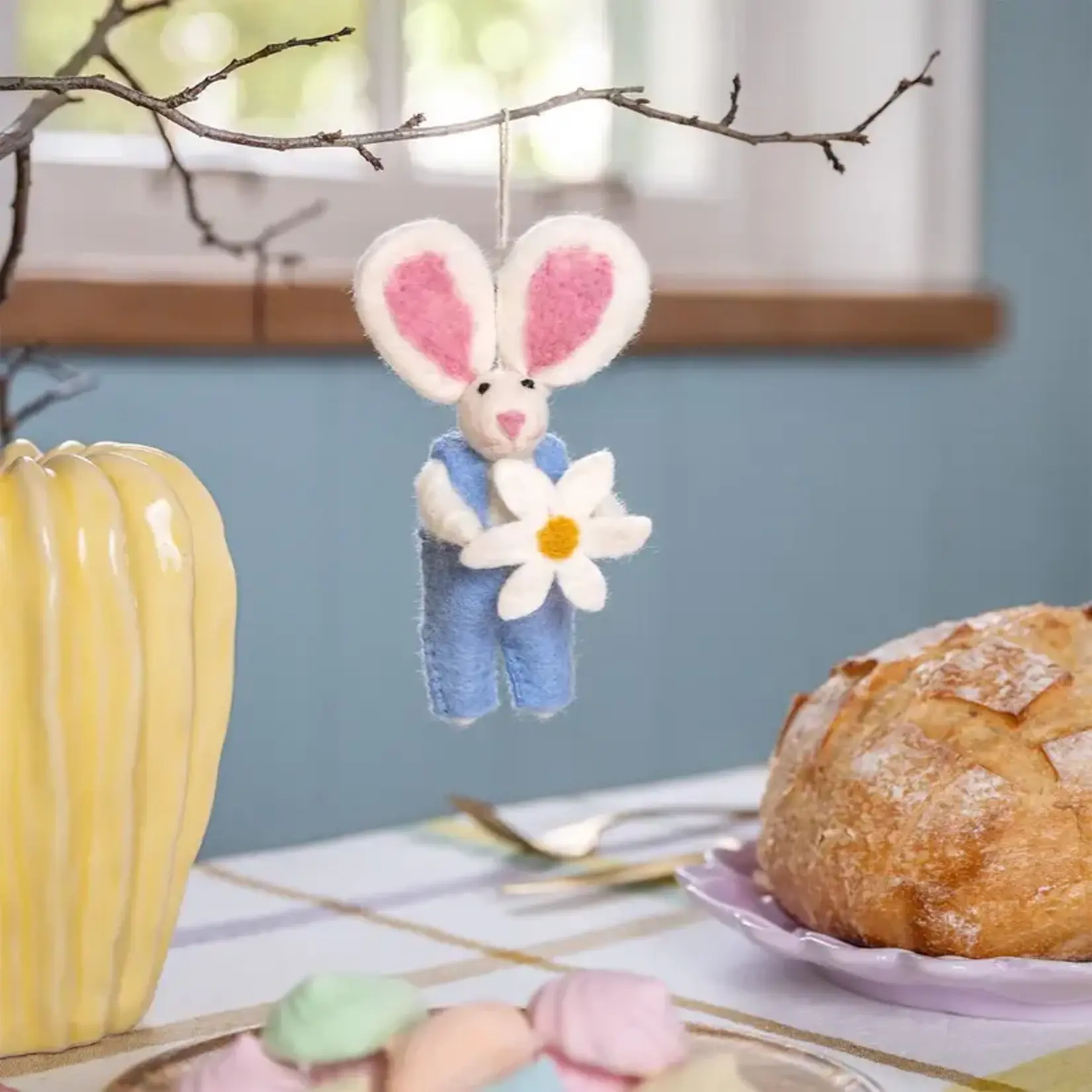 Fairmade Fairtrade voor Sjaal met Verhaal Sjaal met verhaal hanger haasje met Margriet 1 van 6 Handmade Fairmade uit Nepal