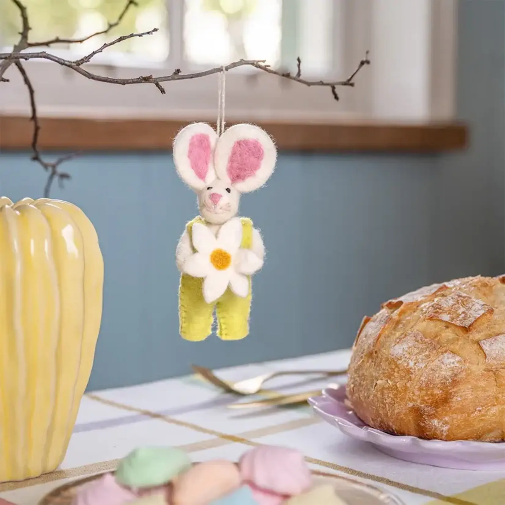 Fairmade Fairtrade voor Sjaal met Verhaal Sjaal met verhaal hanger haasje met Margriet 1 van 6 Handmade Fairmade uit Nepal