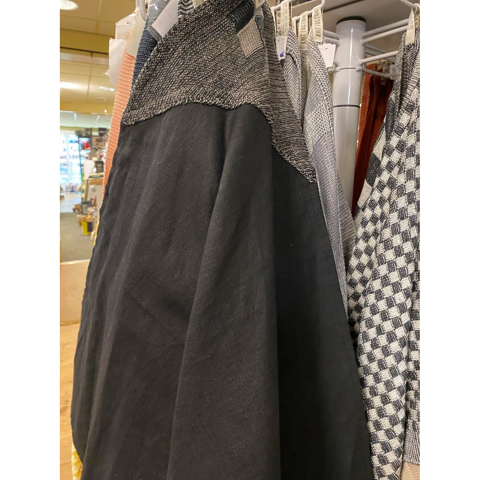 Knit Factory Zwart theedoek grote blok Zwart Taupe Knit Factory theedoek 2010139