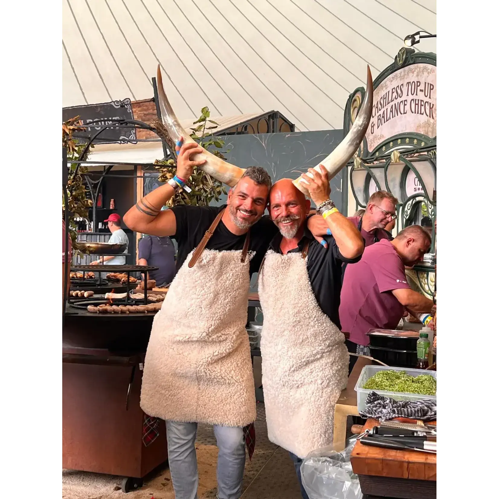 Kywie, keep it cool with wool Kywie schort XL Kywie Apron Fluffy Stone XL Kywie AFLUFF38-XL