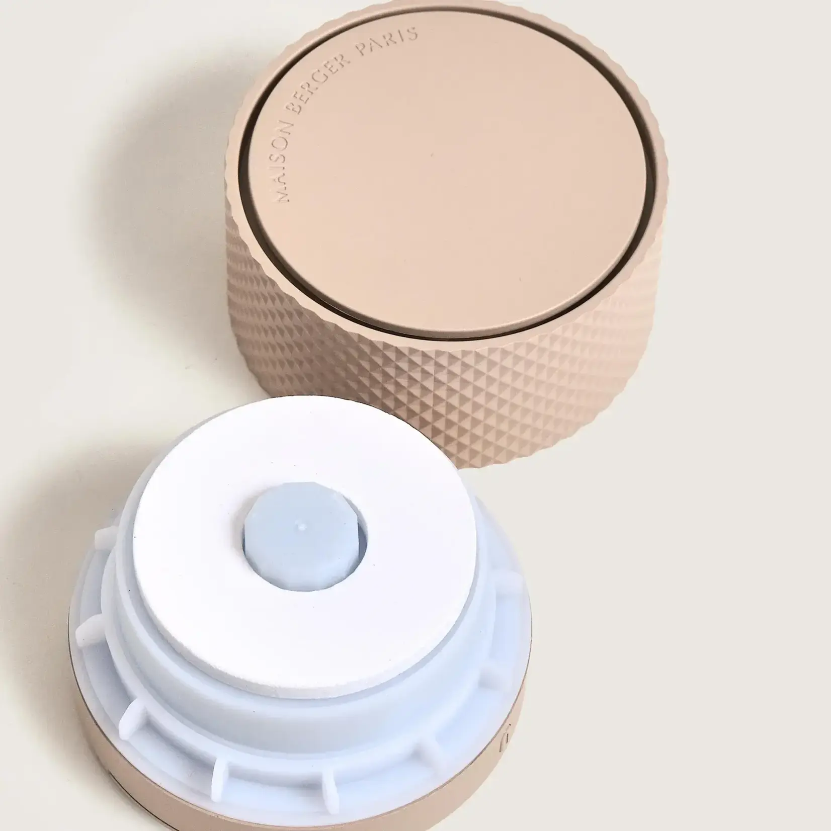 Maison Berger Paris 1898 Maison Berger Nomad elektrische parfumdiffuser Sable zandkleur Maison Berger Nomad zand 7039