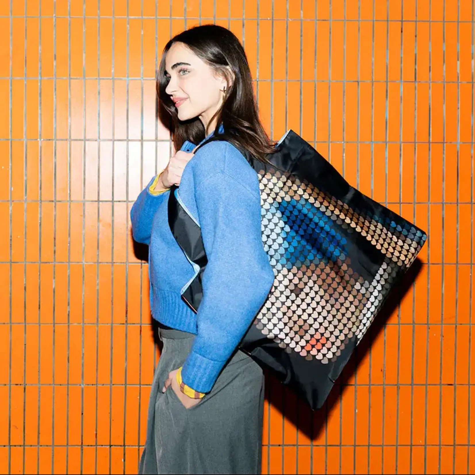 Loqi opvouwbaar tasje Loqi Bag Large Pix + Love meisje met de parel gerecycled Loqi artist Collection LQpxl.gi