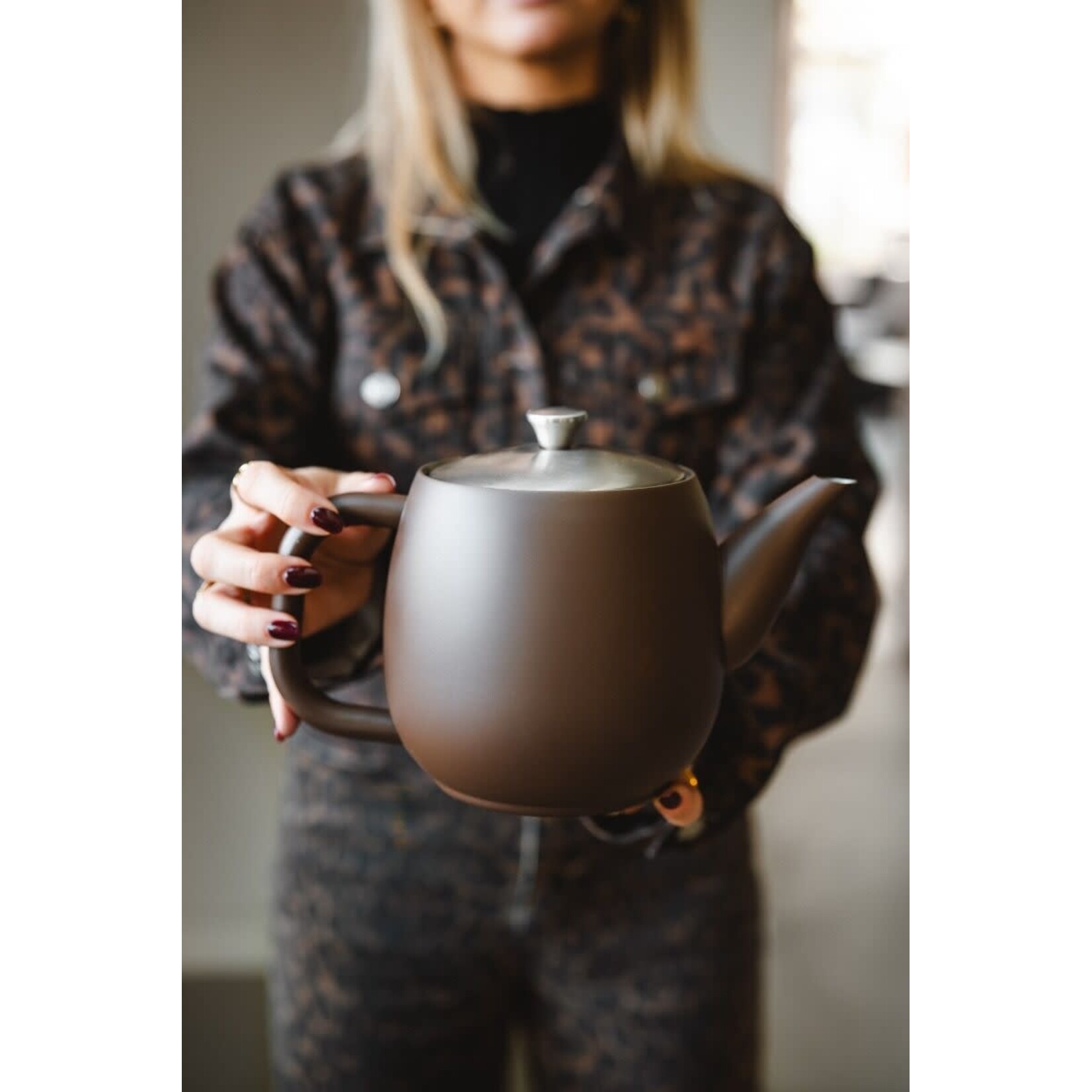 Bredemeijer Bredemeijer dubbelwandige Theepot Vera 900 ml donker bruin met theefilter  Bredemeijer 111101