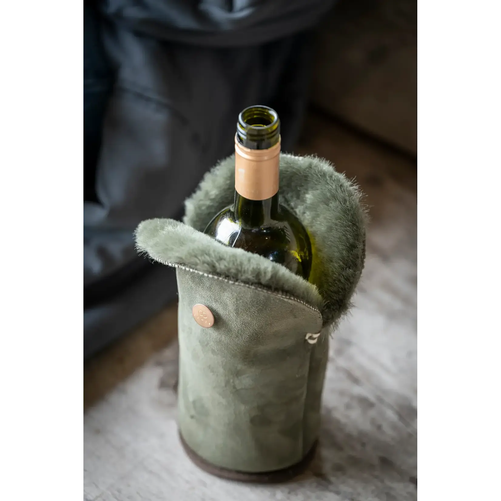 Kywie, keep it cool with wool Kywie Tulip wijnkoeler Kywie Tulip Khaki Suede Olive Suede Kywie T55SU