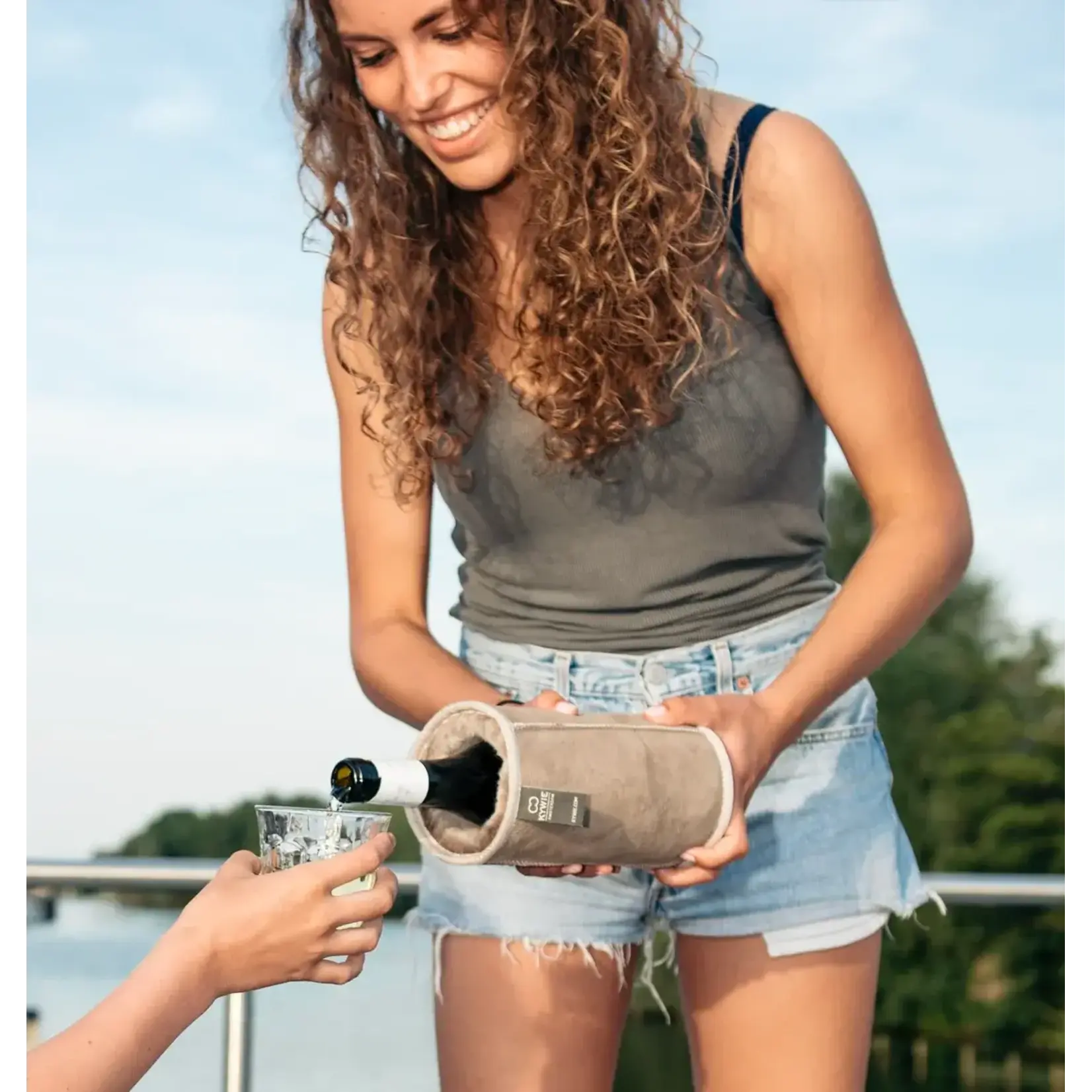 Kywie, keep it cool with wool Wijn koeler Kywie Wine Cooler wijnkoeler Beige Suede Kywie W08Su