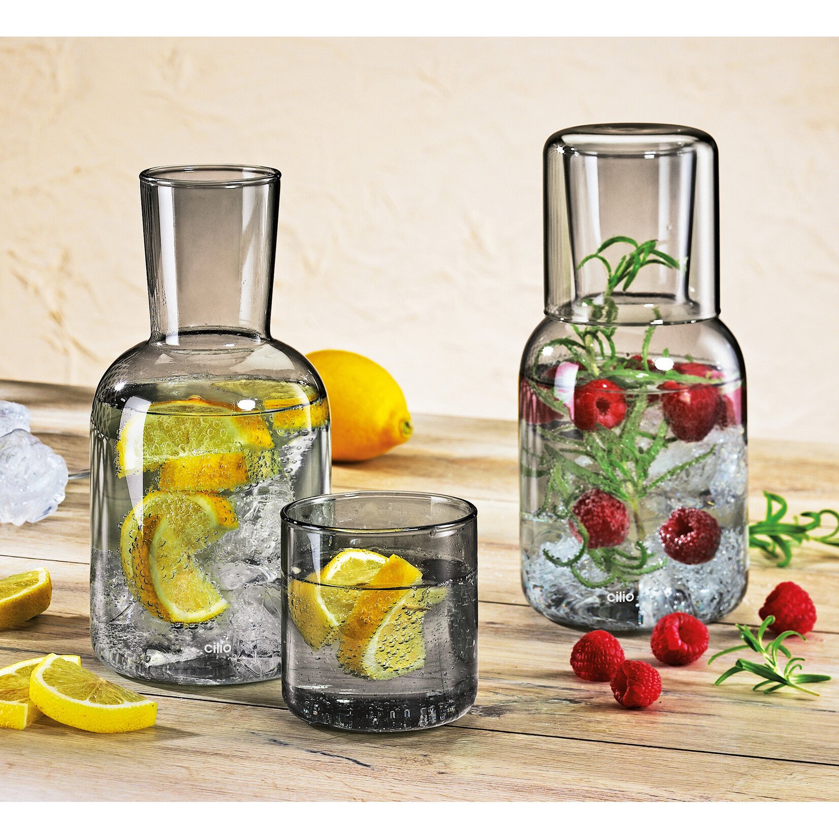 Cilio Grijs glas 750 ml karaf met 200 ml glas dat karaf afsluit Cilio Lorenzo karaf met glas grijs Cilio 291490