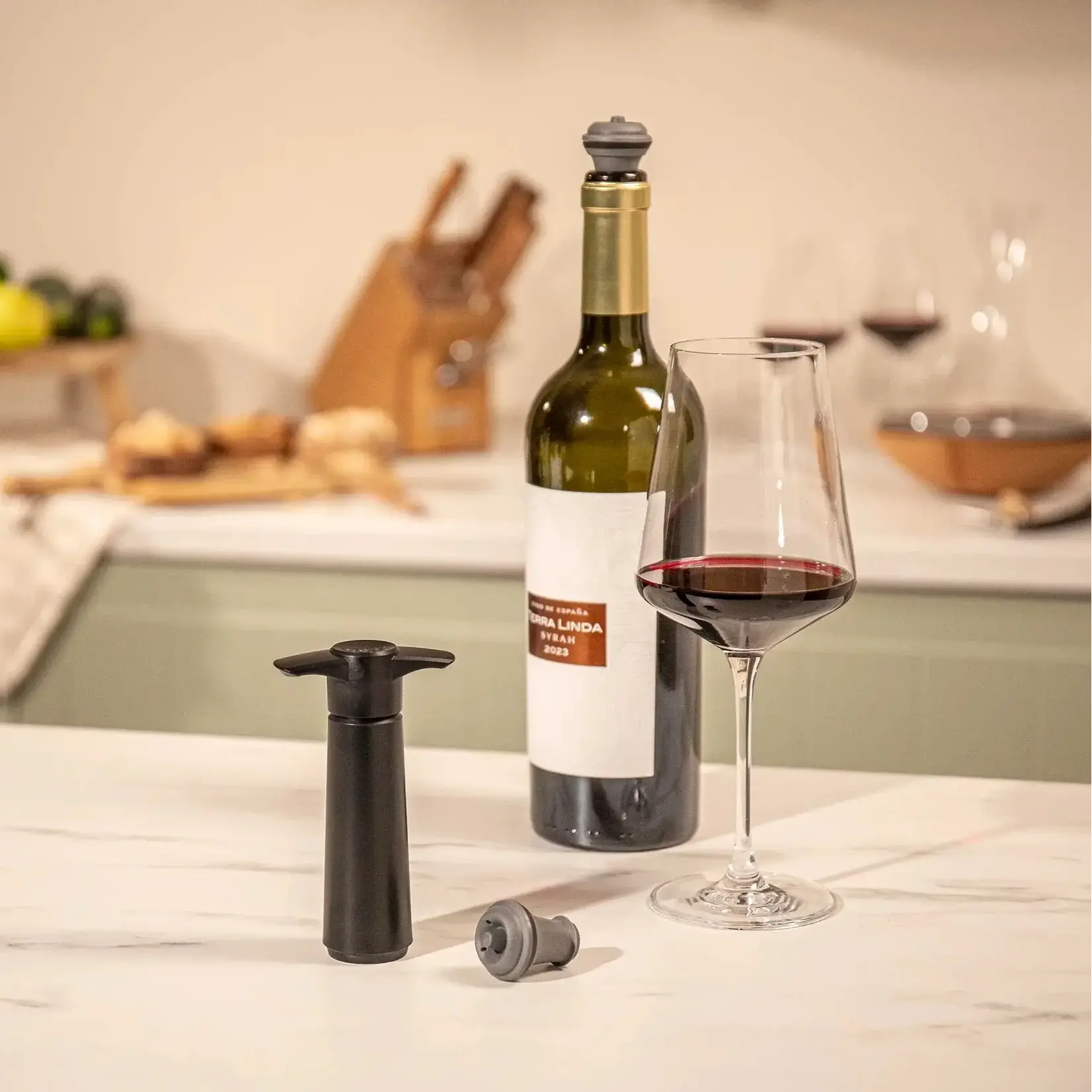 Diverse Merken Vacuvin Wine Saver zwart wijn vacuümpomp met 4 stoppers Vacuvin 09824606