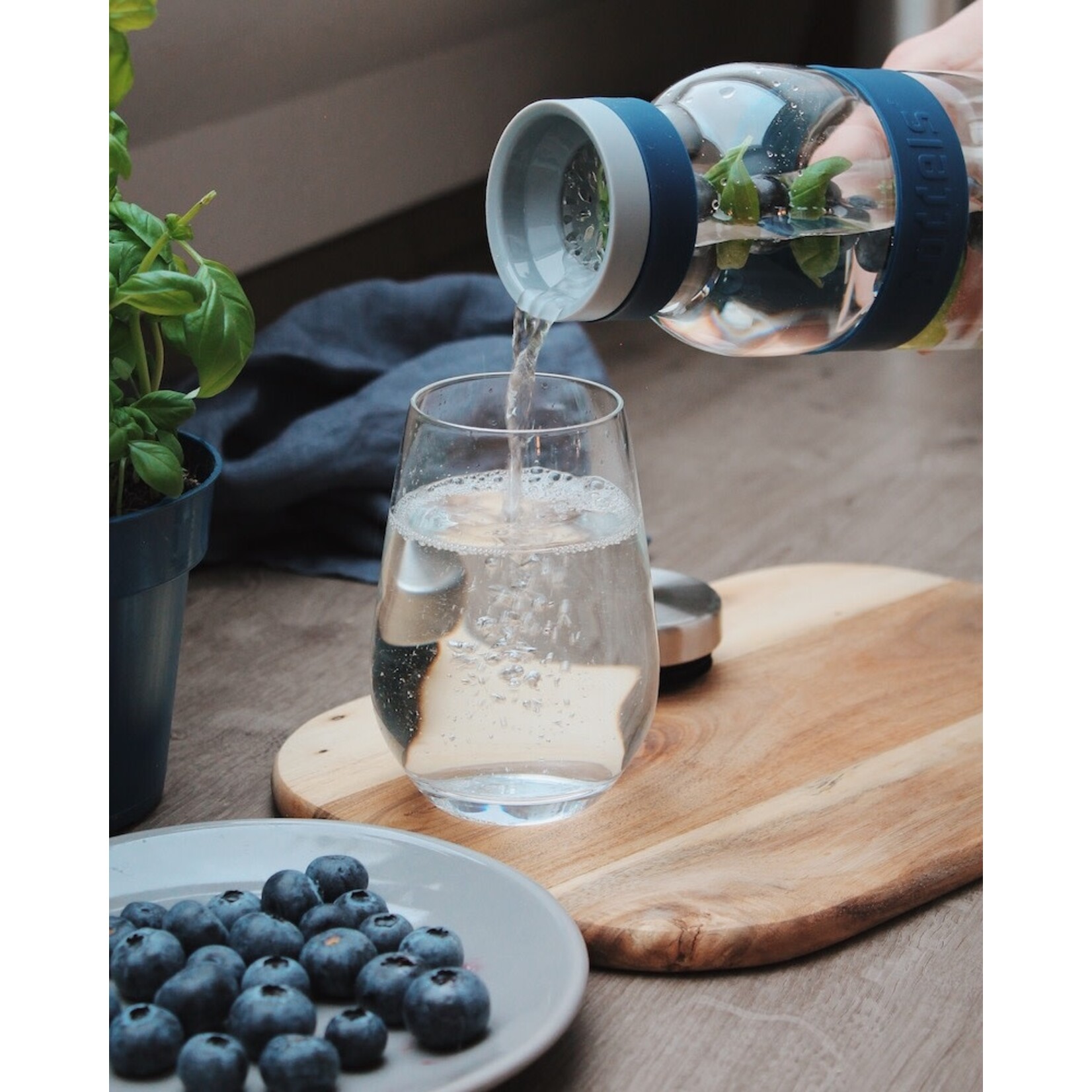 Diverse Merken glas-rvs karaf met spies Boddels Sund karaf 1100 ml karaf glas-rvs night blue Boddels B508000005