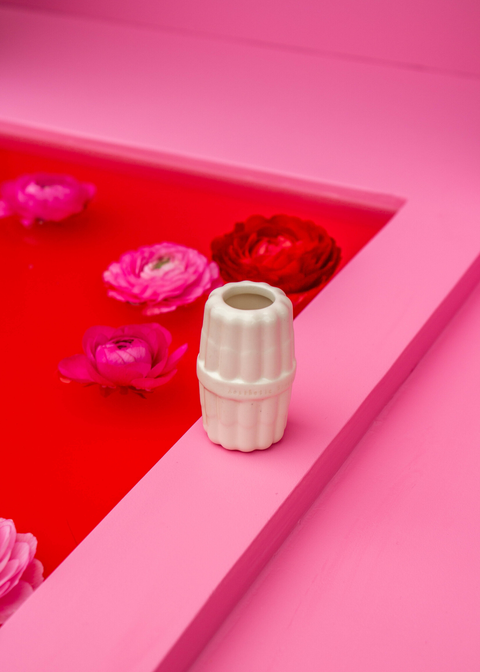 Aesthetic Studios Aesthetic Studios - Mini Mona Love vase