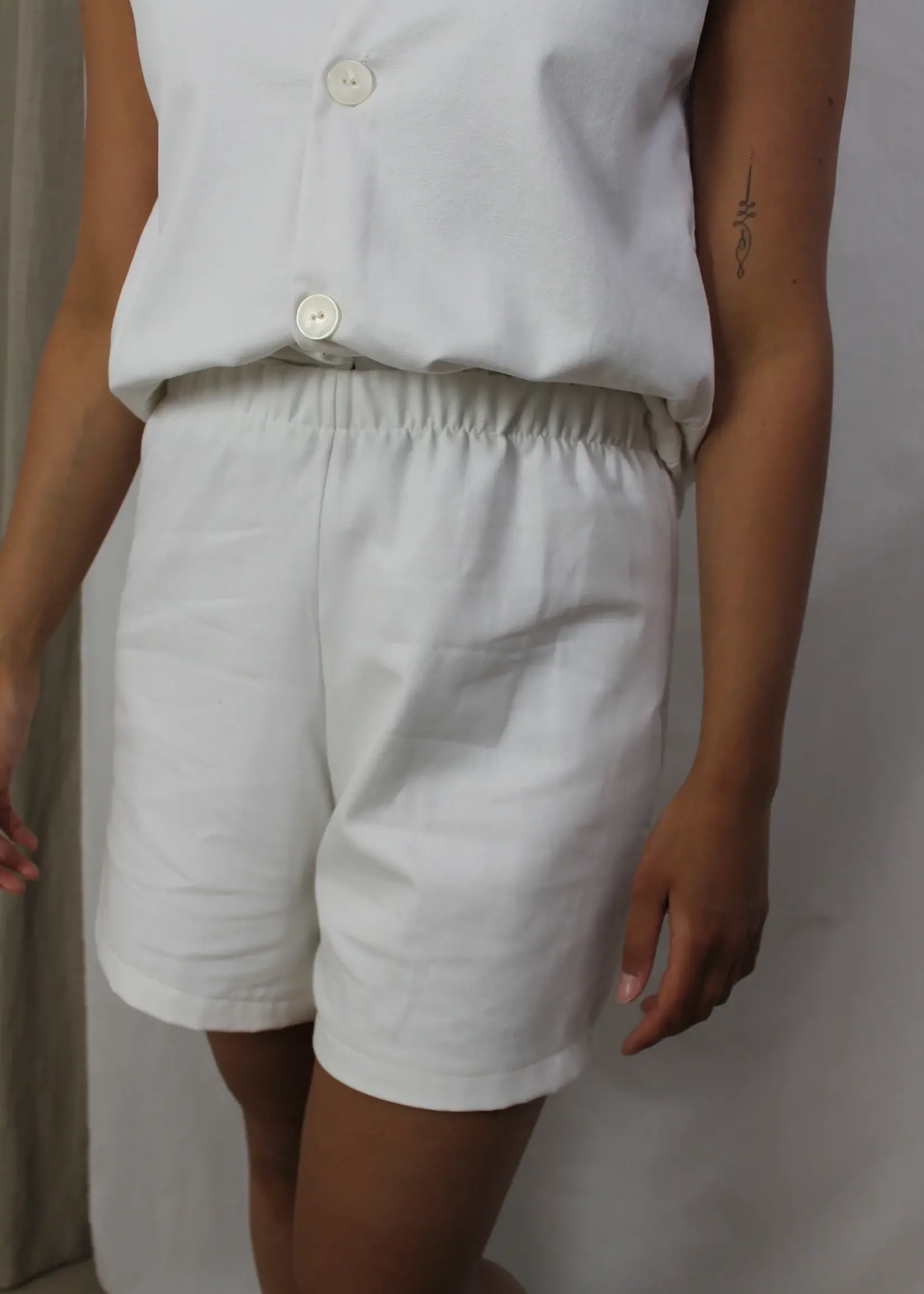 Mooz Mooz - Lora Short - White