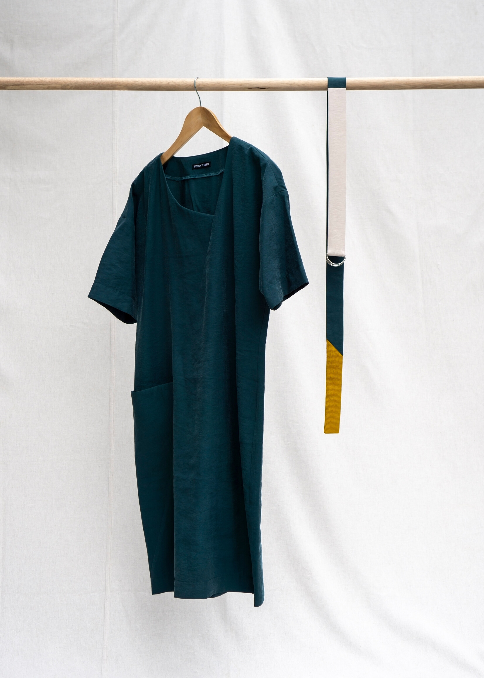 Fenny Faber Fenny Faber - Geweven jurk asymetrisch halslijn - Groen