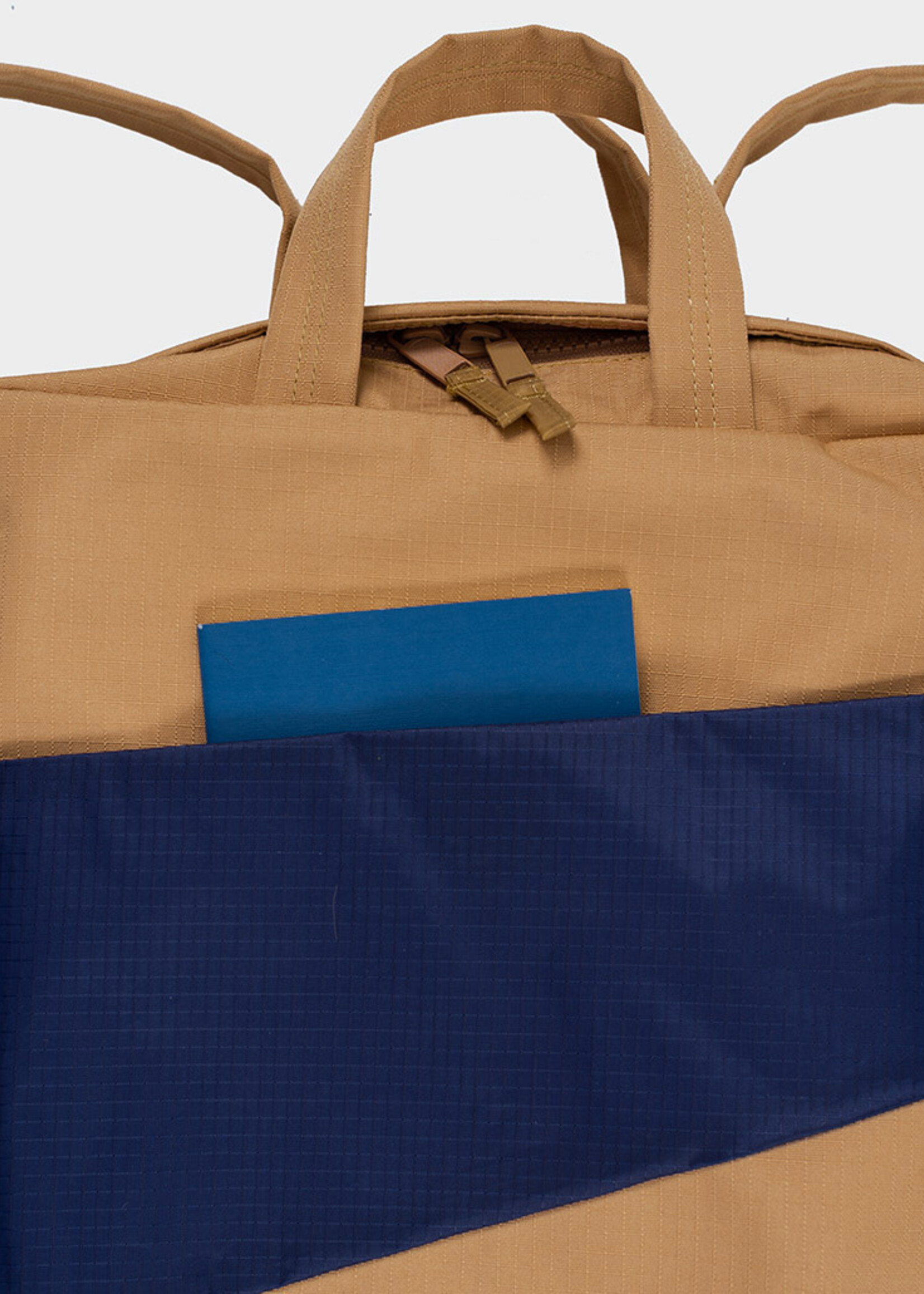 Susan Bijl Susan Bijl - The New Backpack - Camel & Navy (FOREVER)