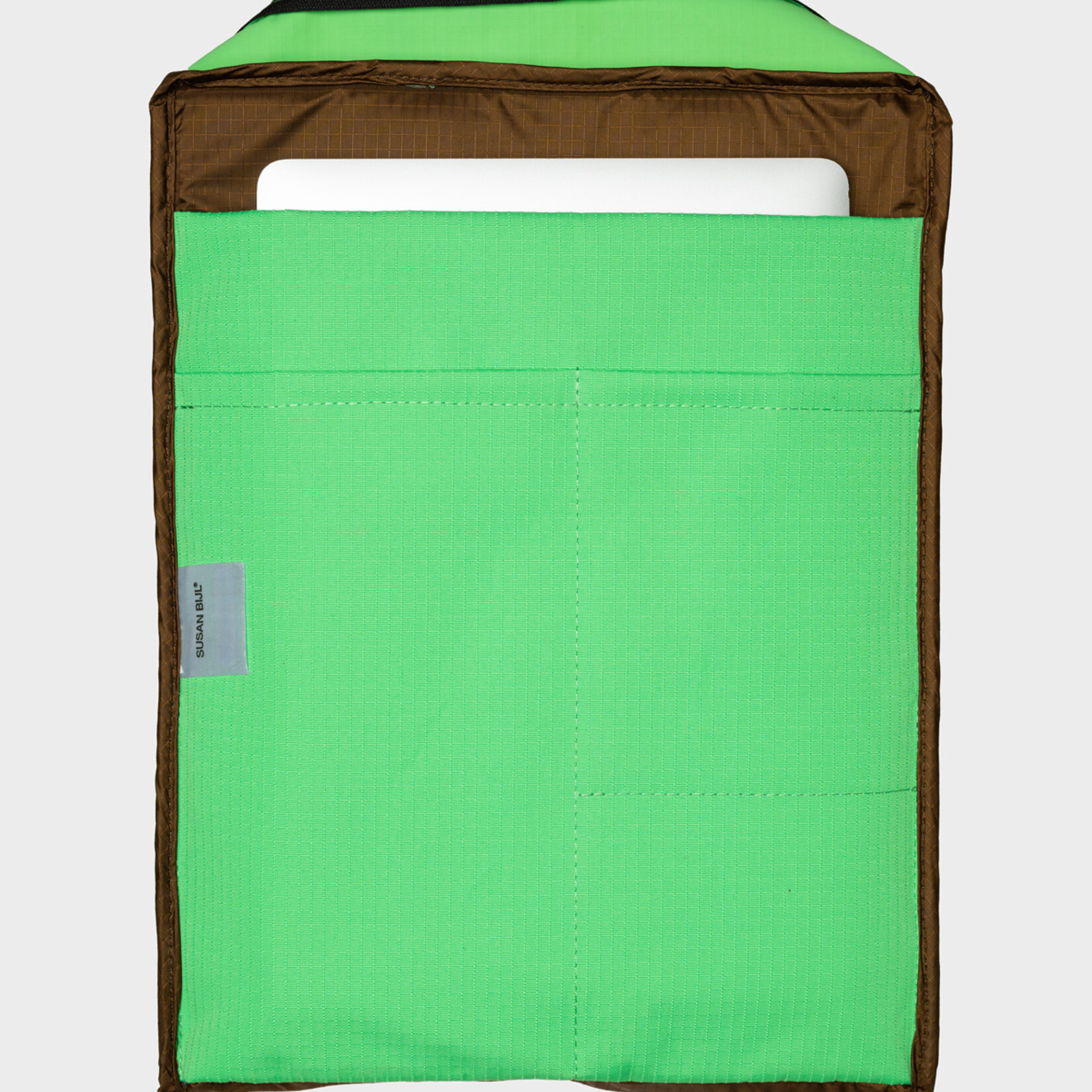 Susan Bijl Susan Bijl - The New Backpack (FLASH) - Greenscreen &  Hazel