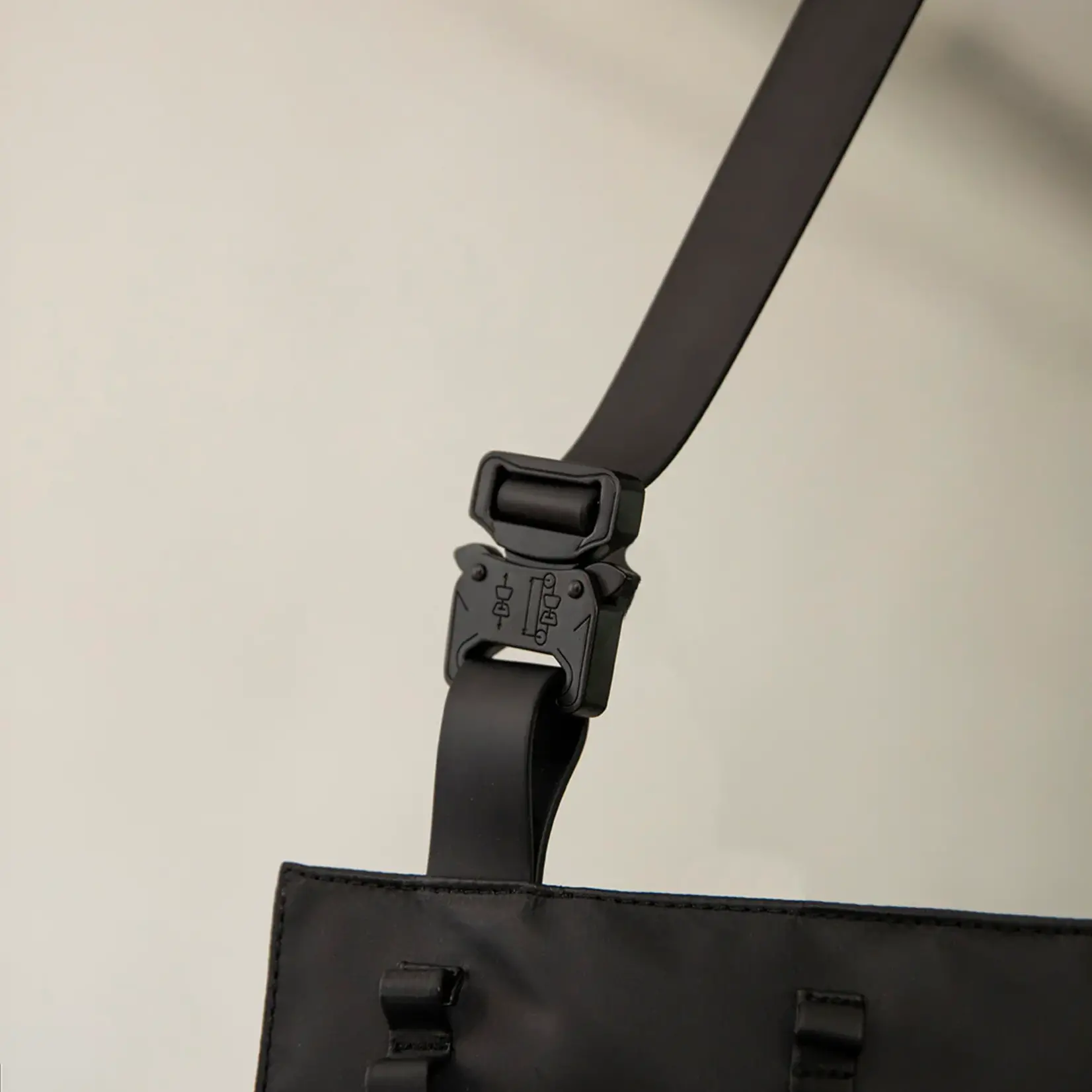 Ölend Ölend - SPU 1432 (13" + 14" laptop) - Zwart
