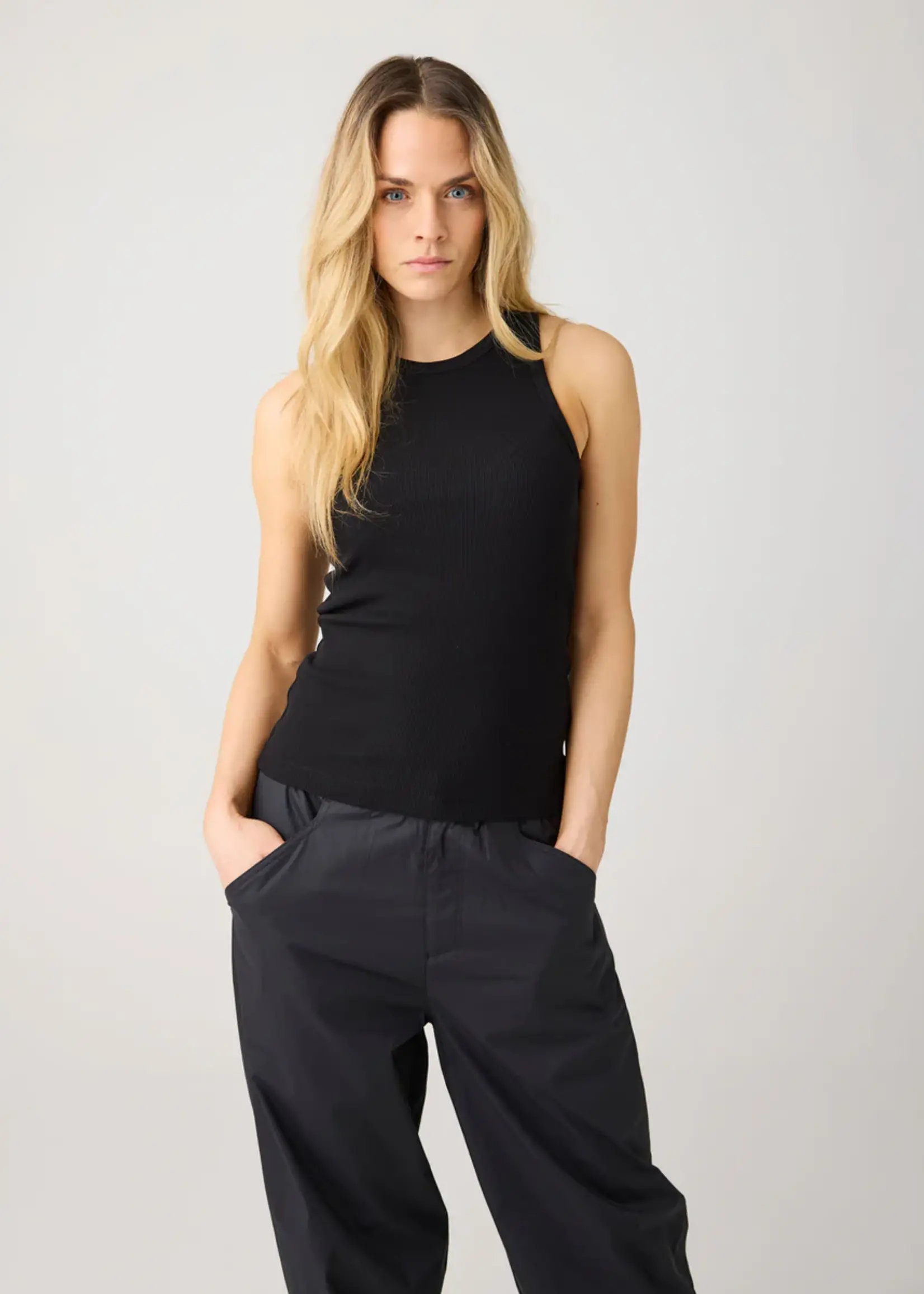 KnowledgeCotton Apparel KnowledgeCotton Apparel - Racer rib top - Black Jet