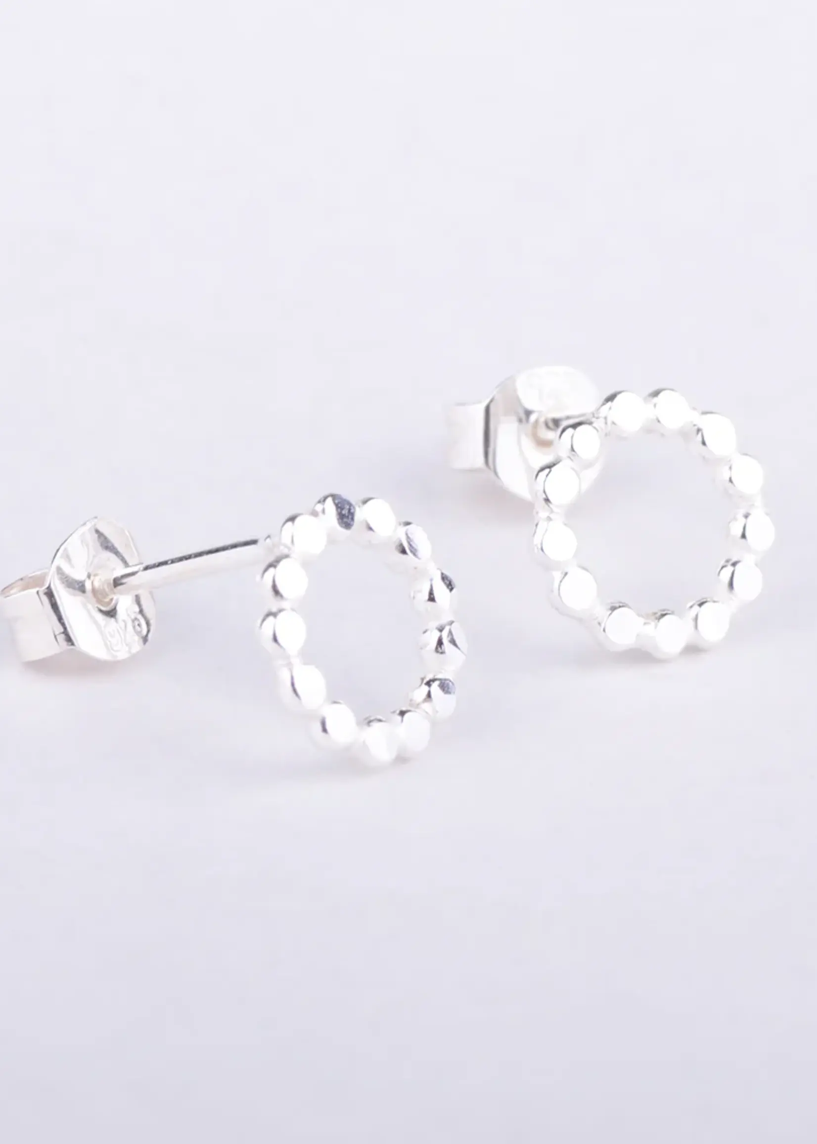 Charlotte Wooning Charlotte Wooning - Oorbel Flat Pearl Small