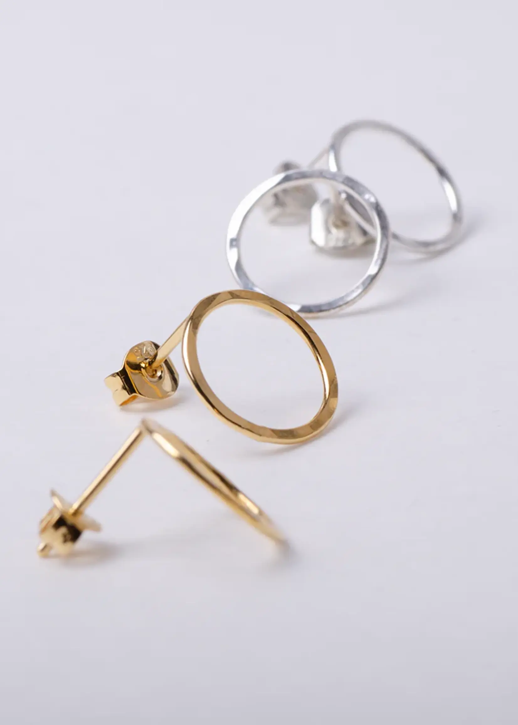 Charlotte Wooning Charlotte Wooning - Oorbel Hammered