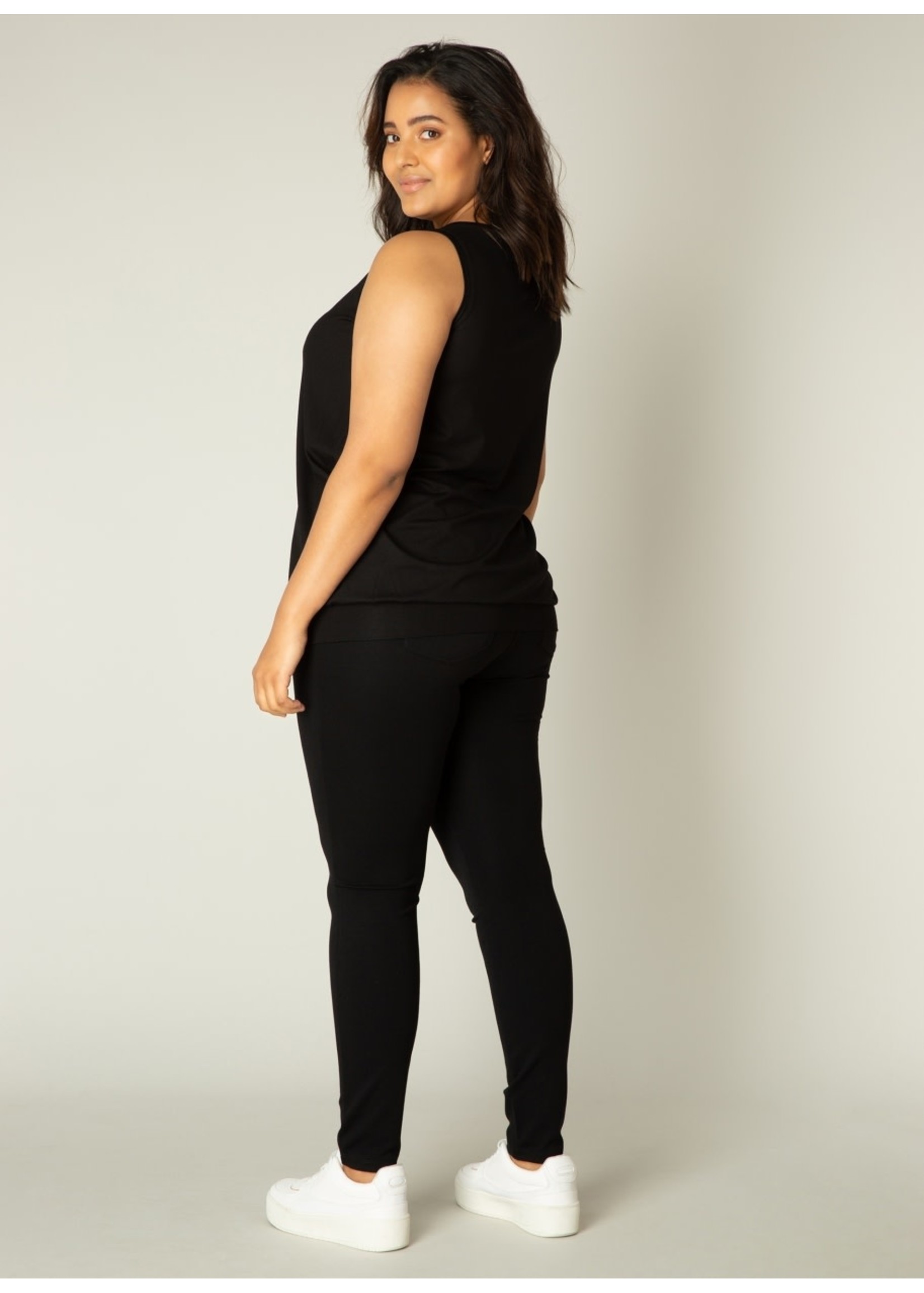 Base Level Curvy Base Level Curvy Yasmina 7000032
