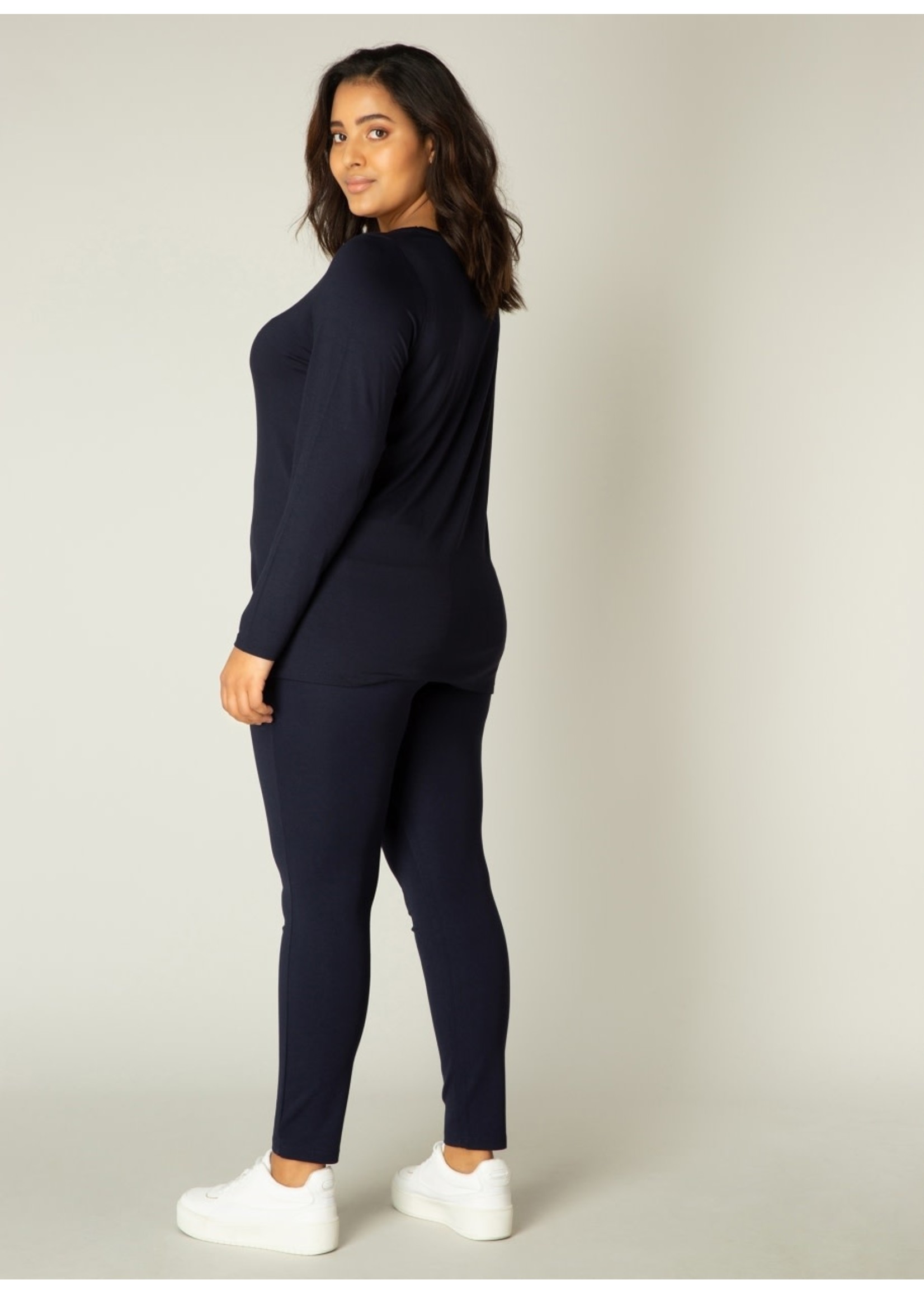 Base Level Curvy Base Level Curvy Aso 7000046