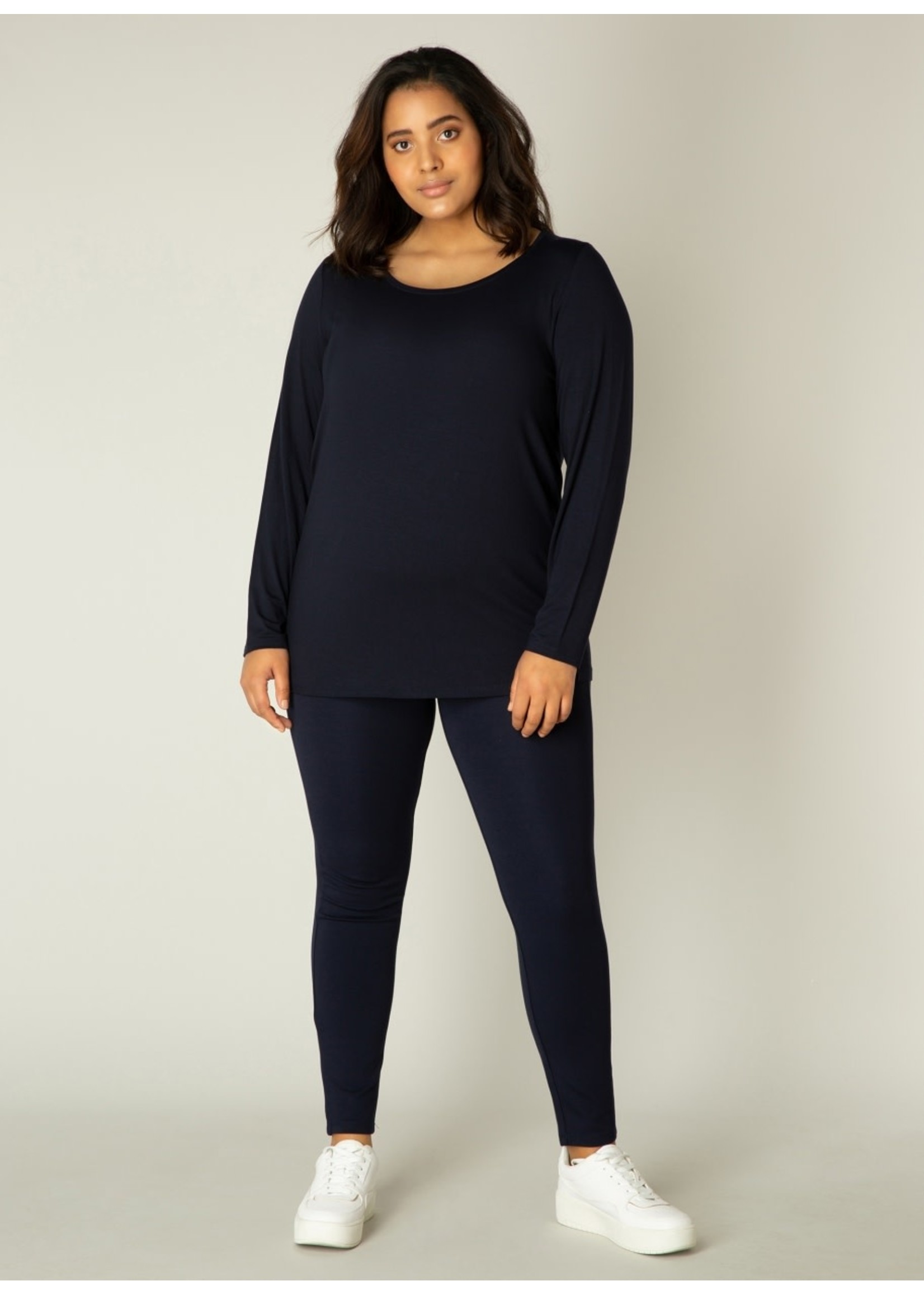 Base Level Curvy Base Level Curvy Aso 7000046