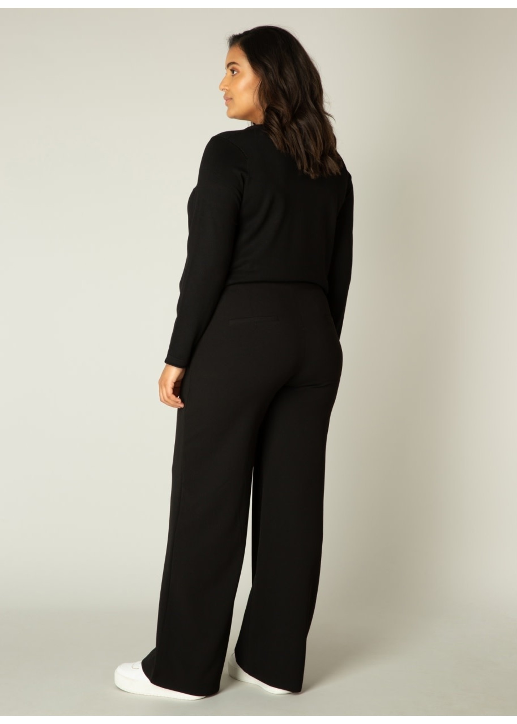 Base Level Curvy Base Level Curvy Arah L32 7000092