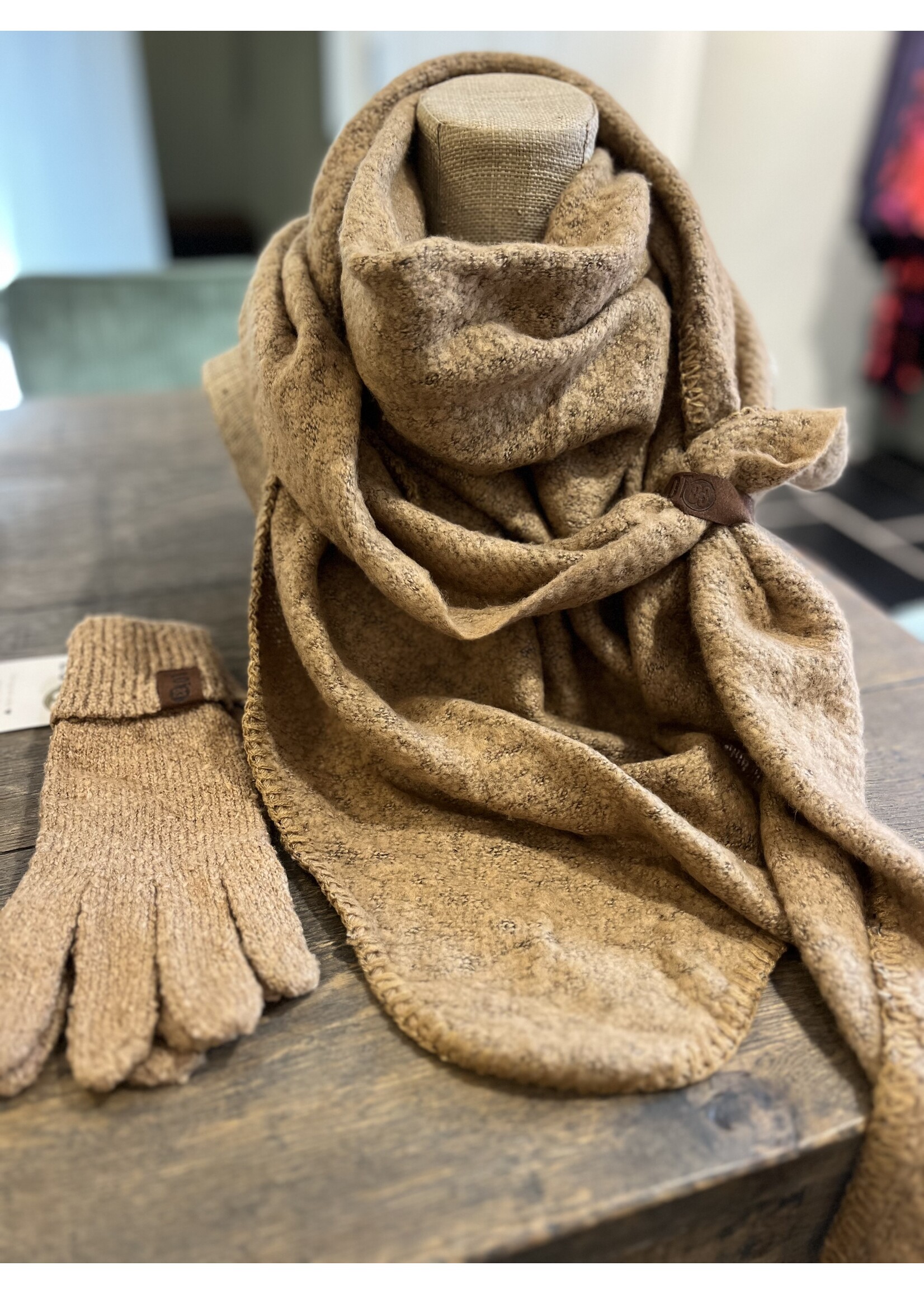 lot83 Lot83 shawl Nina