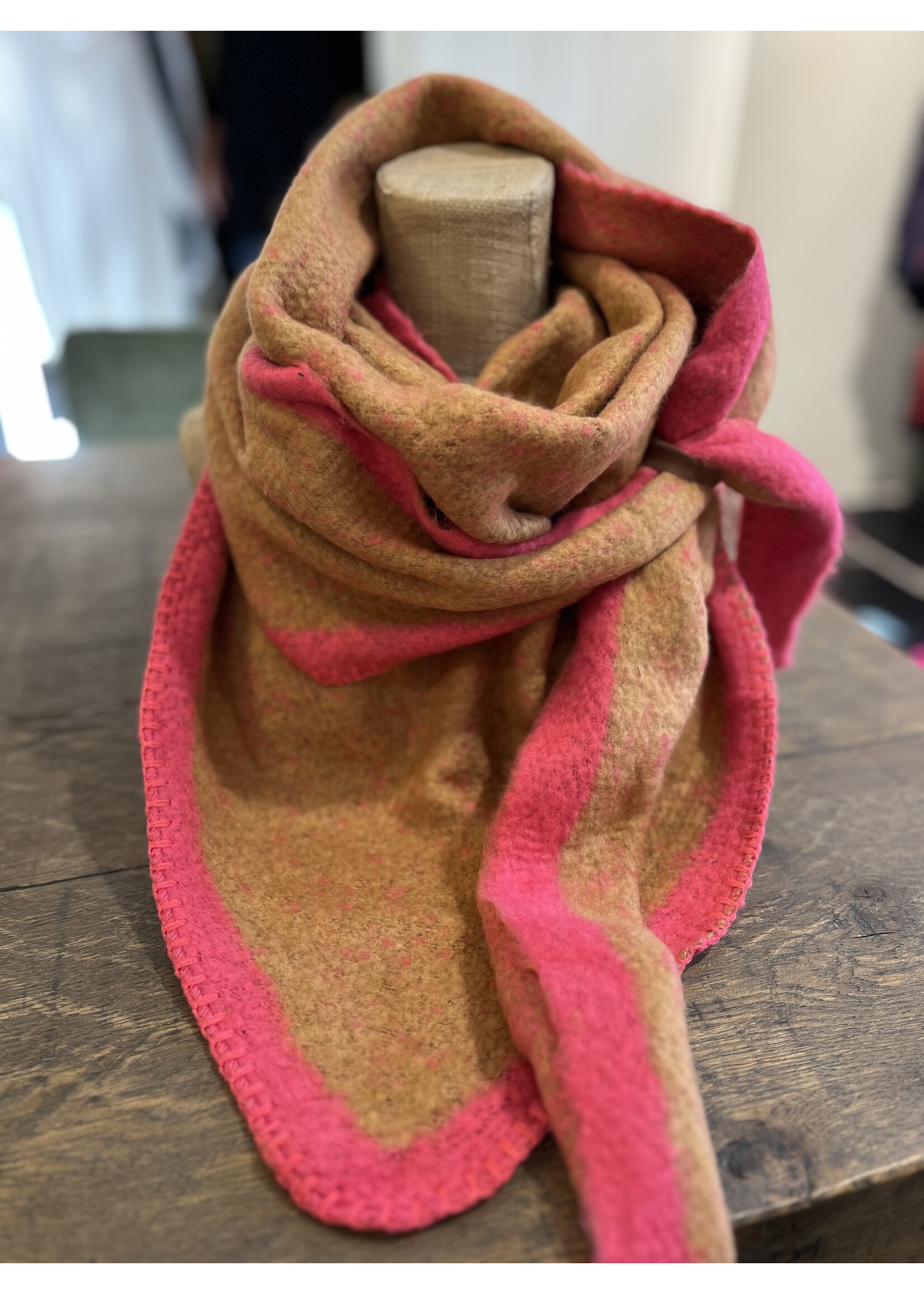 lot83 Lot83 shawl Nina rand