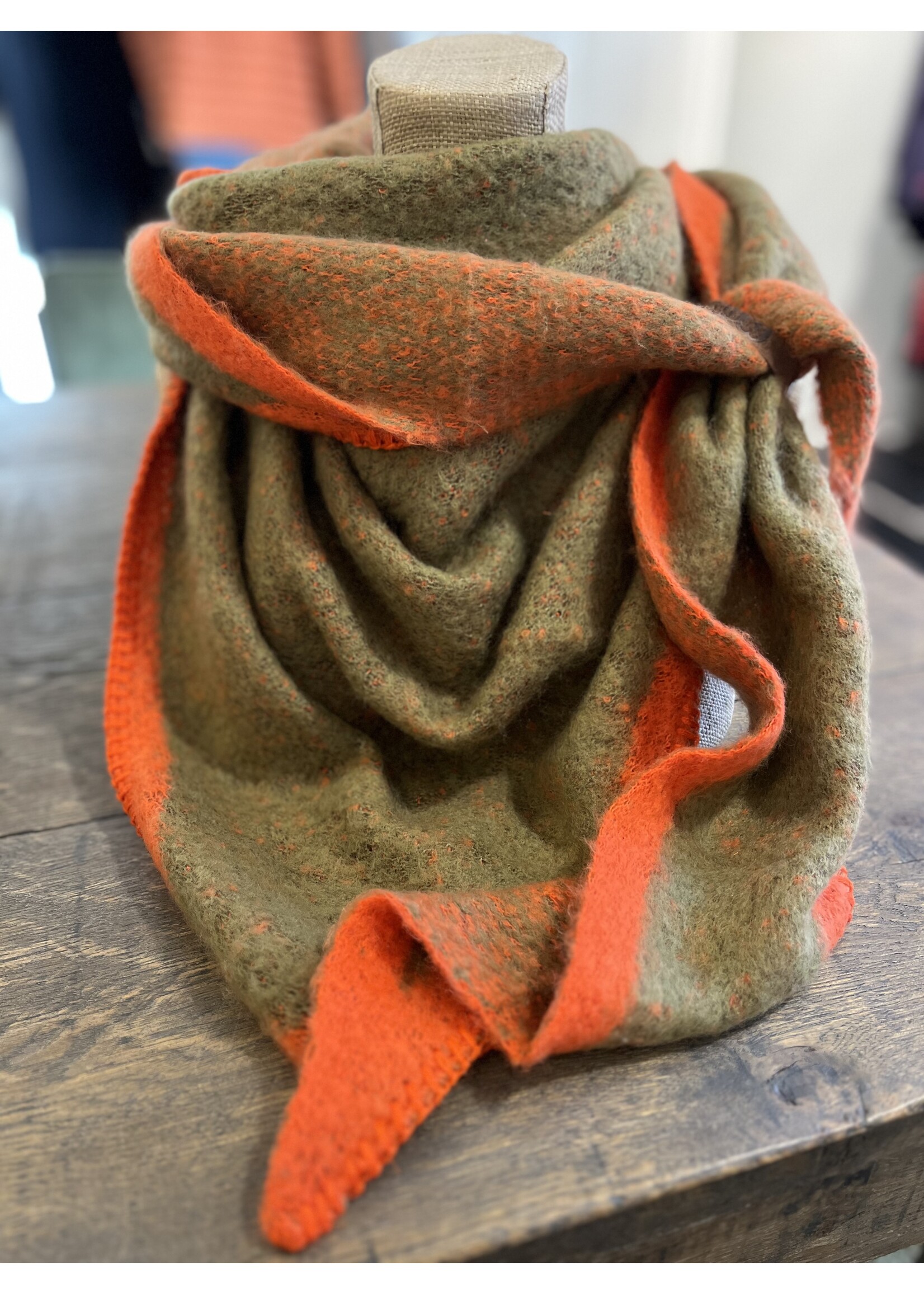 lot83 Lot83 shawl Nina rand