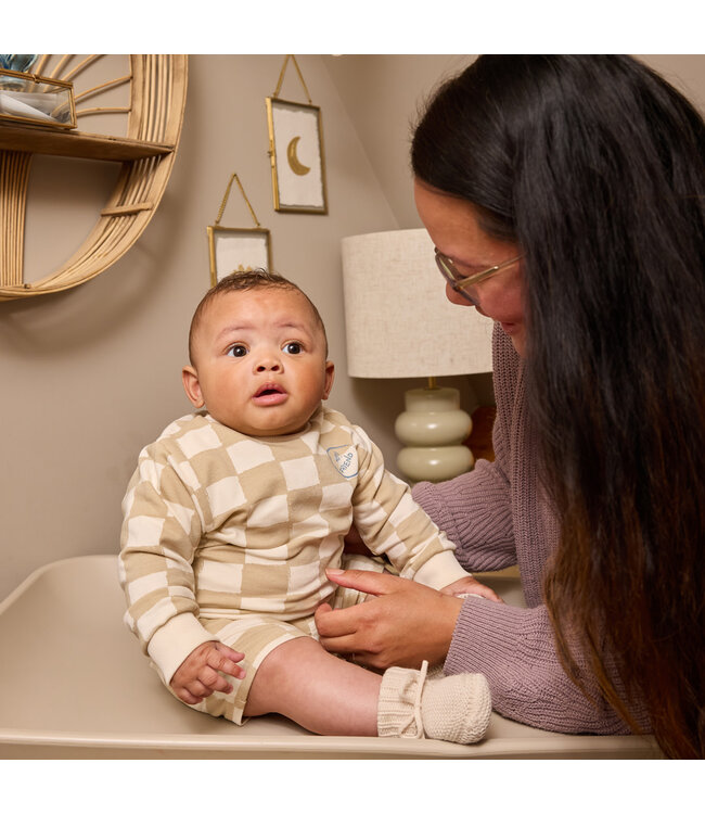 Dirkje Short beige chess