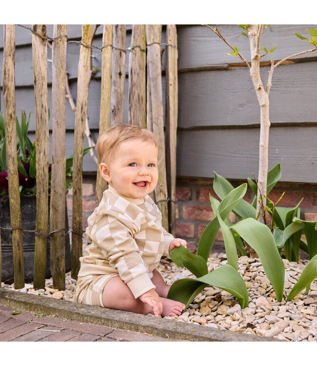 Dirkje Short beige chess