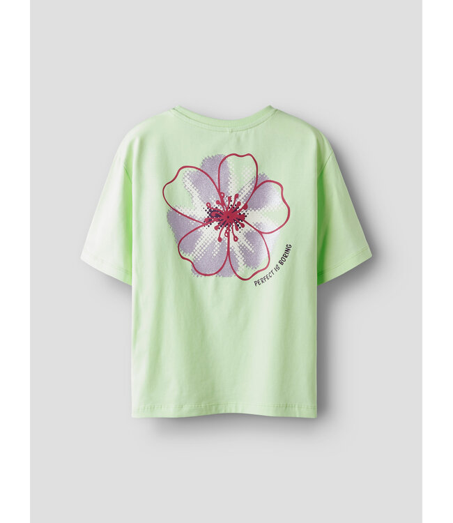 name it T-Shirt groen Perfect is boring flower