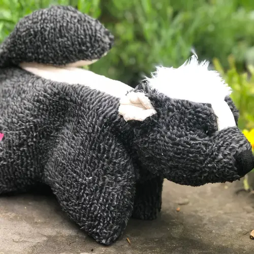 HuggleHounds Squooshie™ Skunk, stevig duurzaam speelgoed
