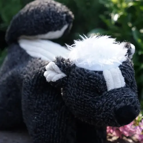 HuggleHounds Squooshie™ Skunk, stevig duurzaam speelgoed