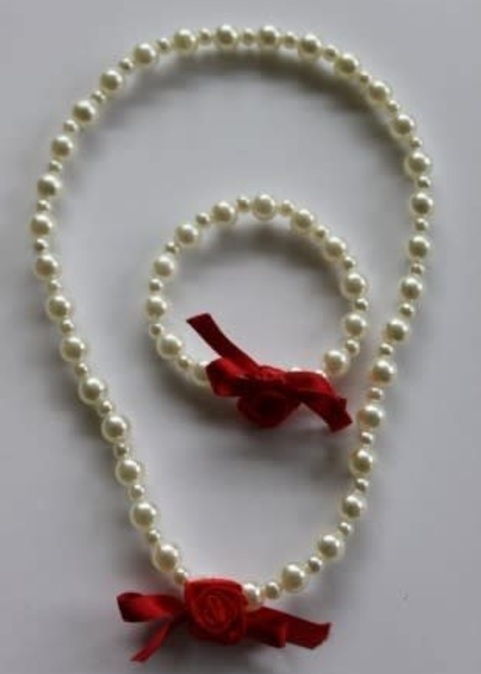 Villa Rose Kinder parelsetje met rood roosje en satijnen strikje