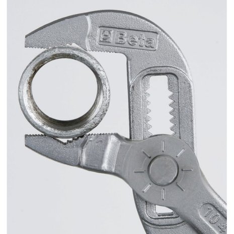 Beta Beta 1047 - Waterpomptangen - instelbaar door drukknop - Handgrepen voorzien van dubbele anti-slip PVC Beta Beta 1047 - Waterpomptangen - instelbaar door drukknop - Handgrepen voorzien van dubbele anti-slip PVC