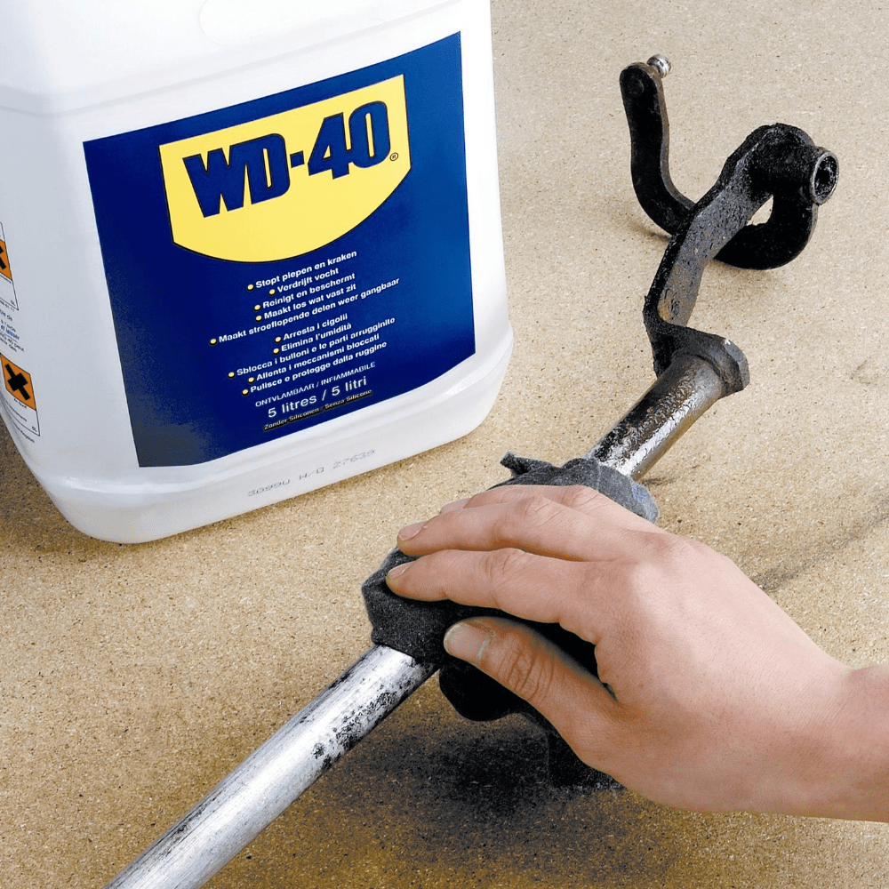 WD-40 WD-40 - Multi-Use Product - 5L Jerrycan - Met Gratis Spuitfles WD-40 WD-40 - Multi-Use Product - 5L Jerrycan - Met Gratis Spuitfles