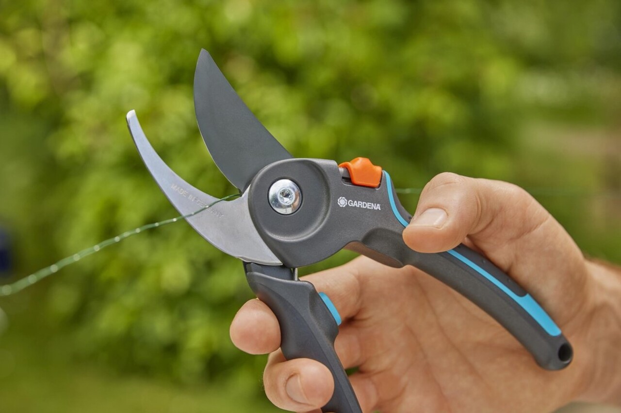 Gardena Gardena PremiumCut Pro Fresh Wood Snoeischaar - Bypass Tuinsnoeischaar - 24 mm - Voor Verse Takken en Jong Hout