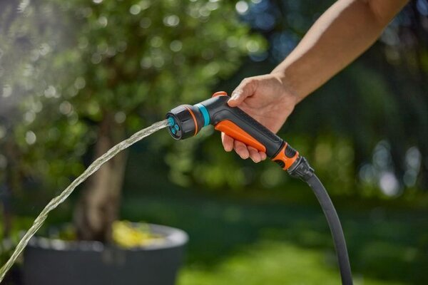 Gardena Gardena Classic Multifunctionele Broes - Tuinsproeier - Broespistool - Sproeikop - Meerdere Sproeistanden - Compact
